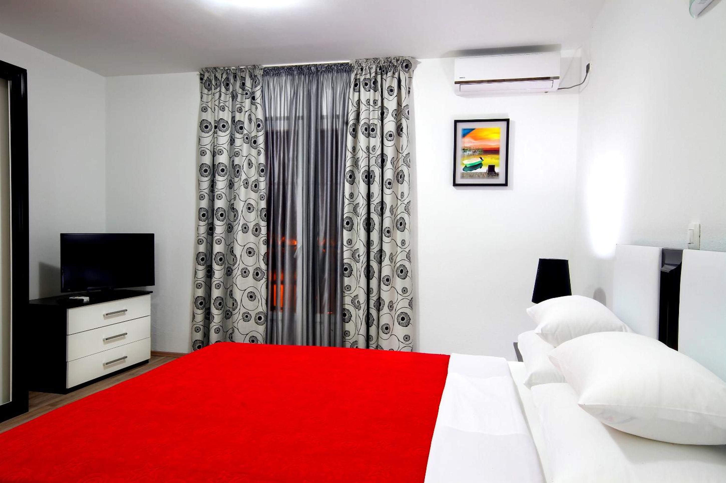 Studio (3 Adults)