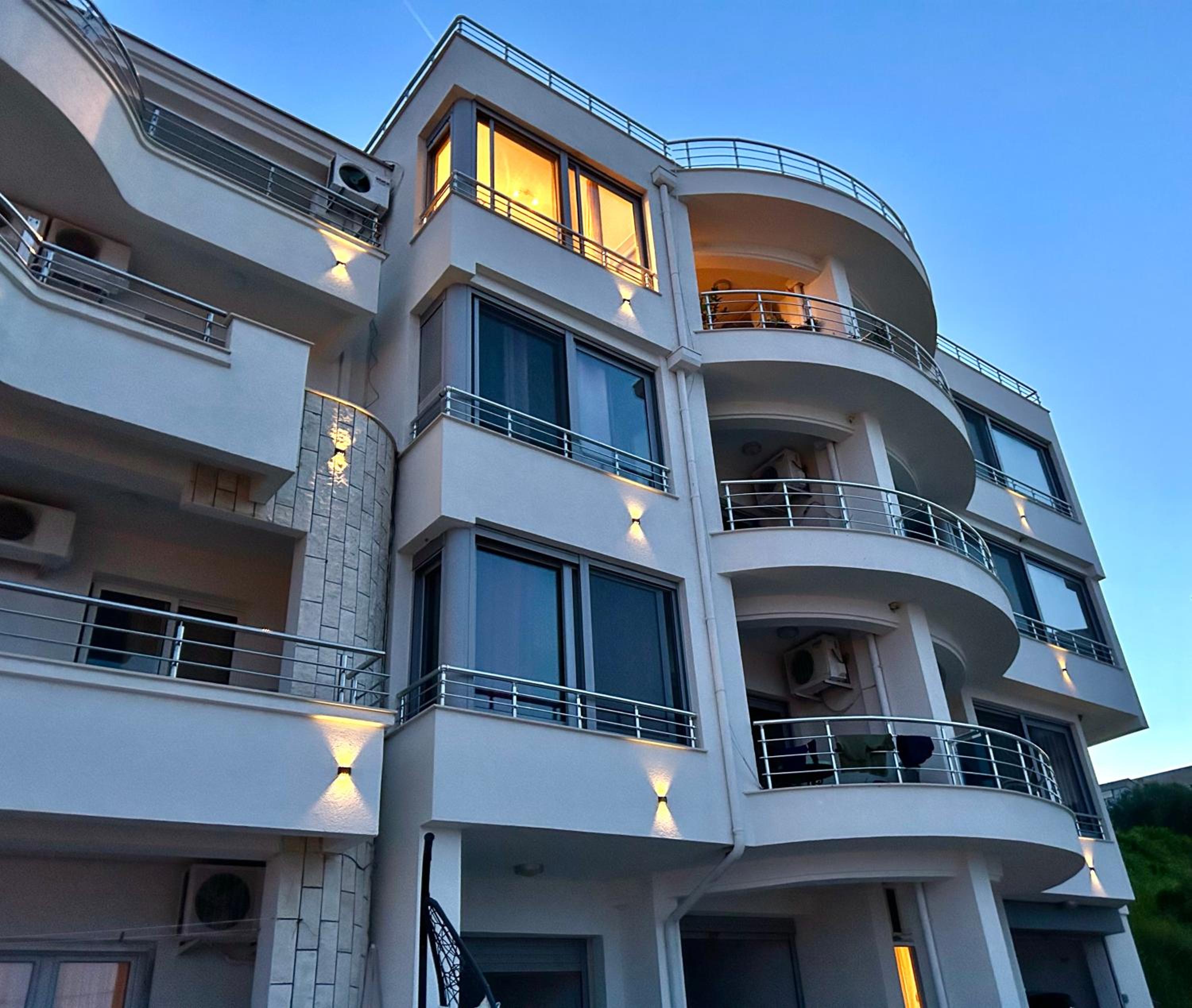 One-Bedroom Apartment with Sea View and Balcony photo 1