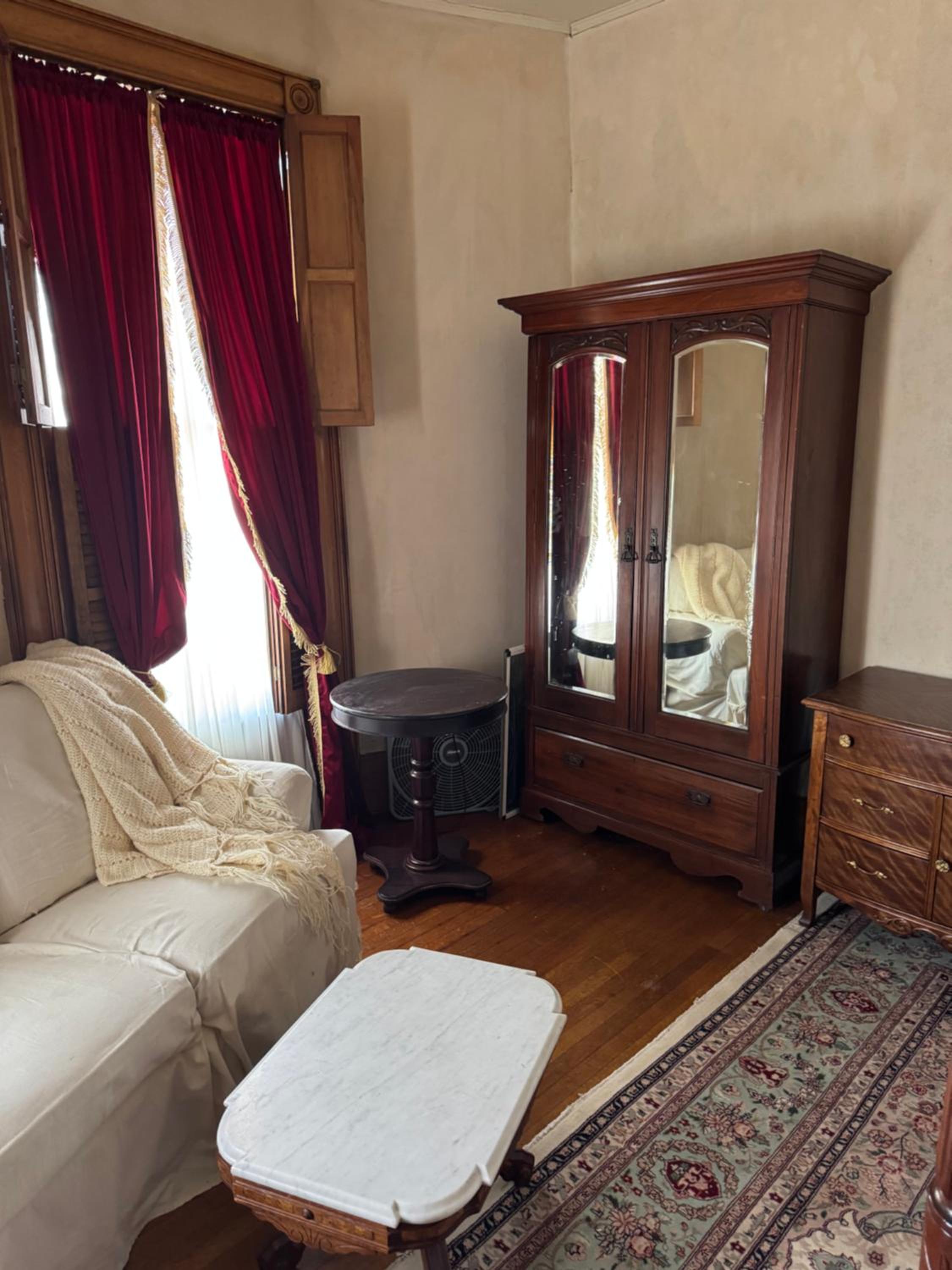 Deluxe Queen Suite photo 3