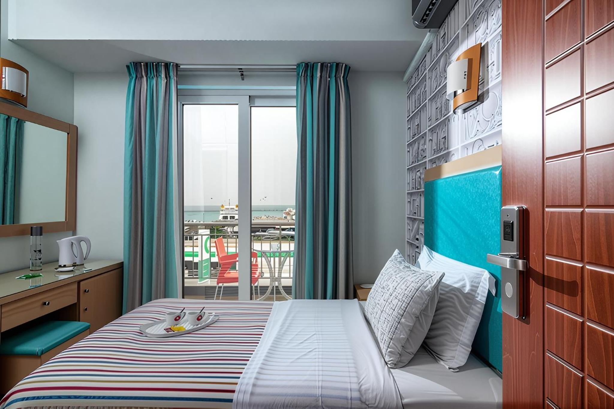 Double Room with View of the Port