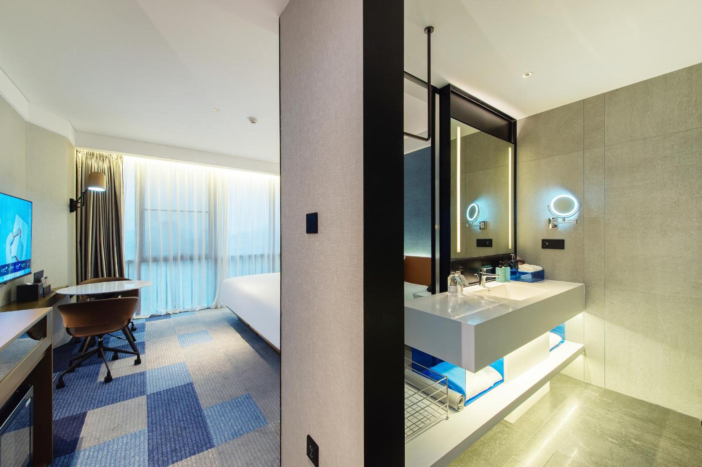 Superior King Room - Photo 8