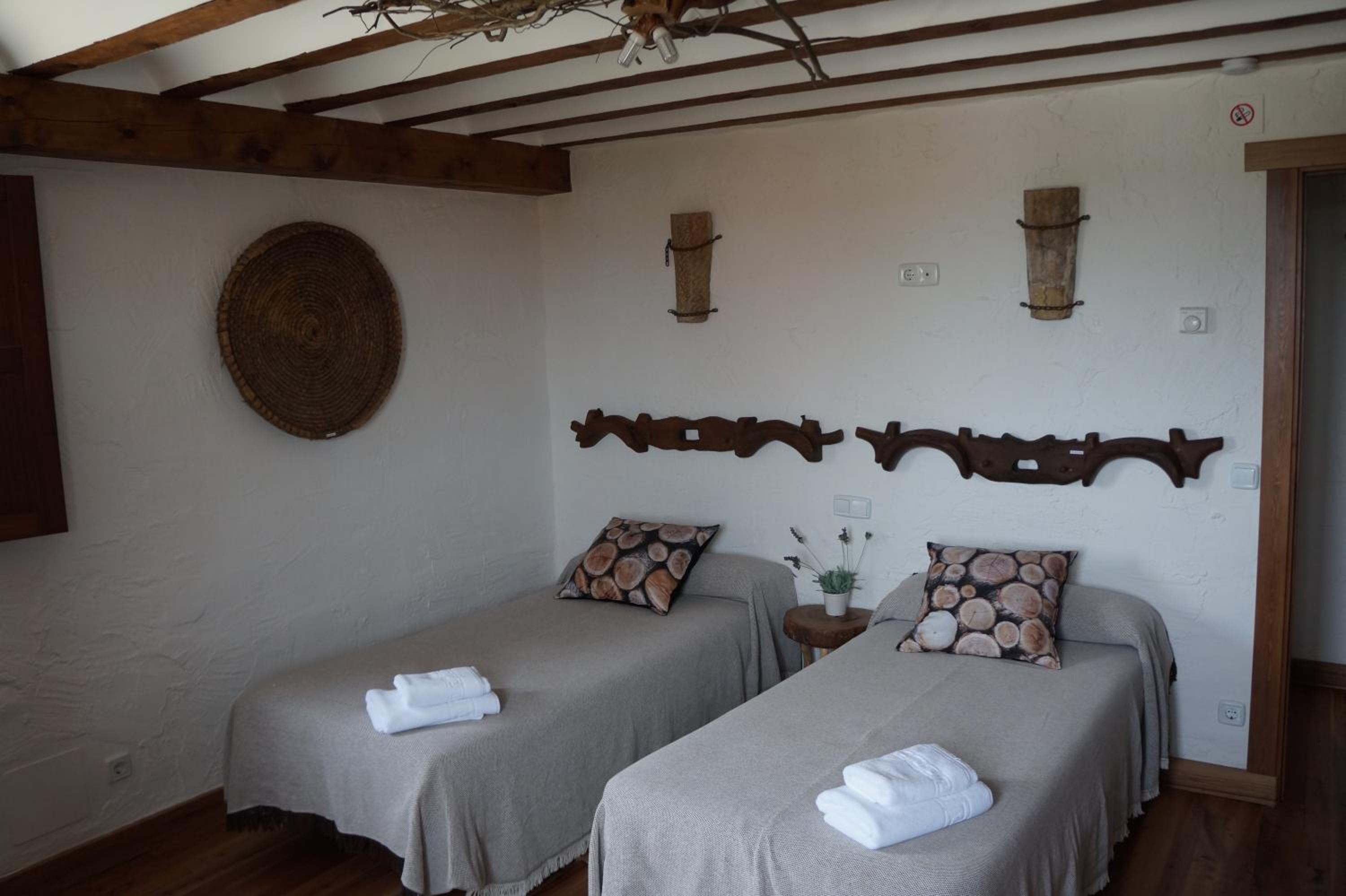 Triple Room with Shared Bathroom photo 2