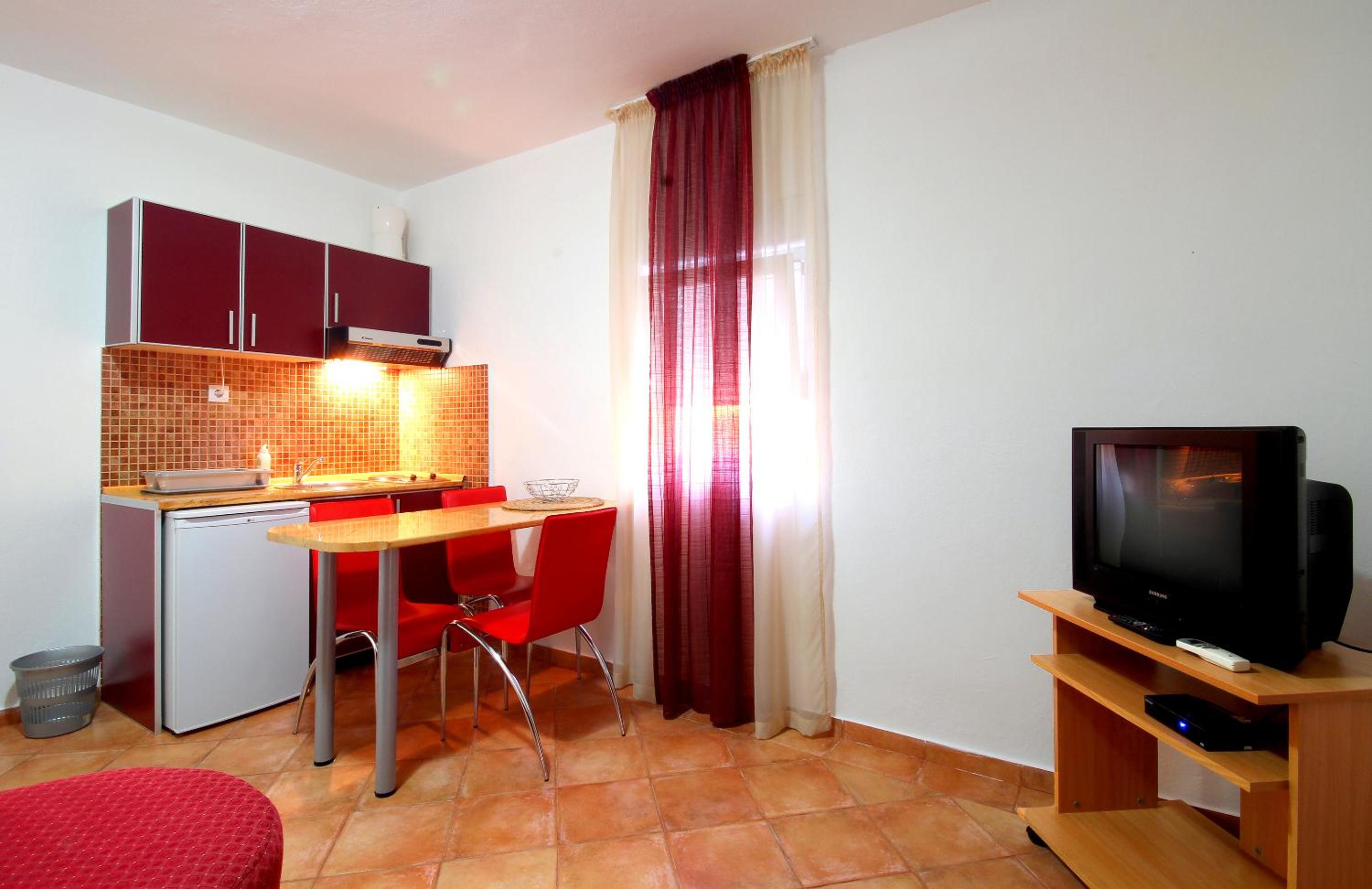 One-Bedroom Apartment - Photo 18