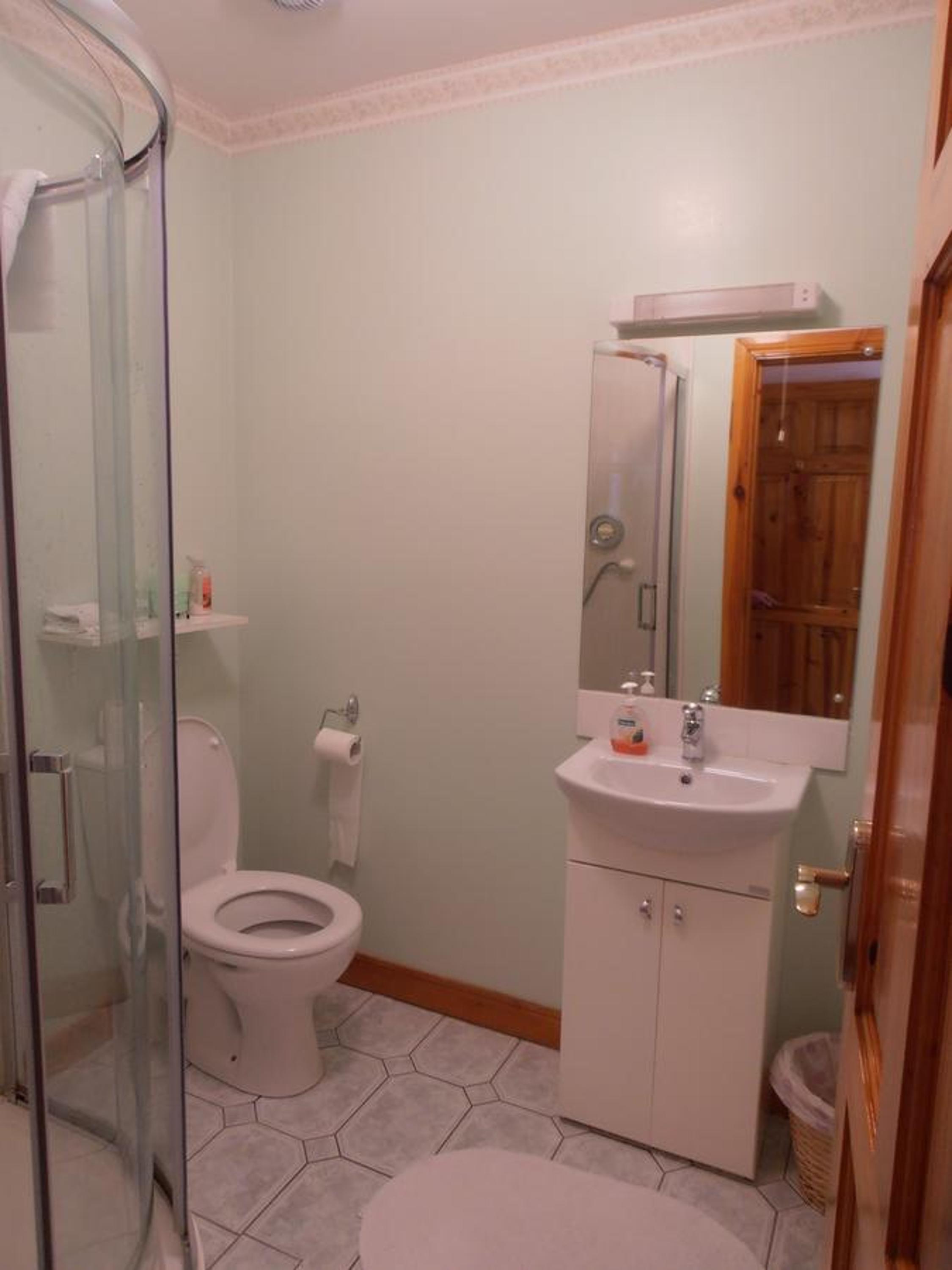 Double Room with Private Bathroom - Photo 2