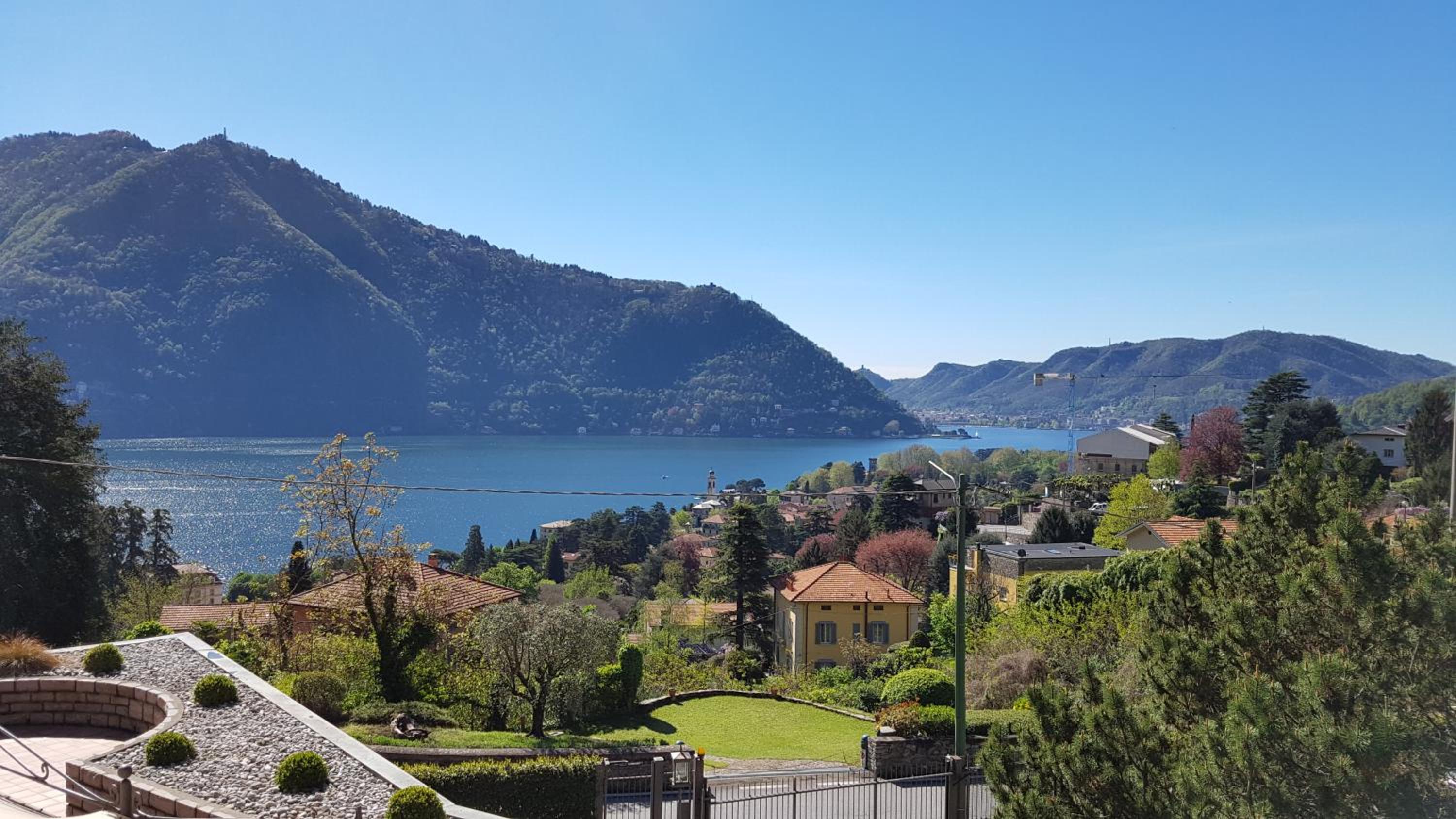 Studio with Balcony and Lake View - Photo 27