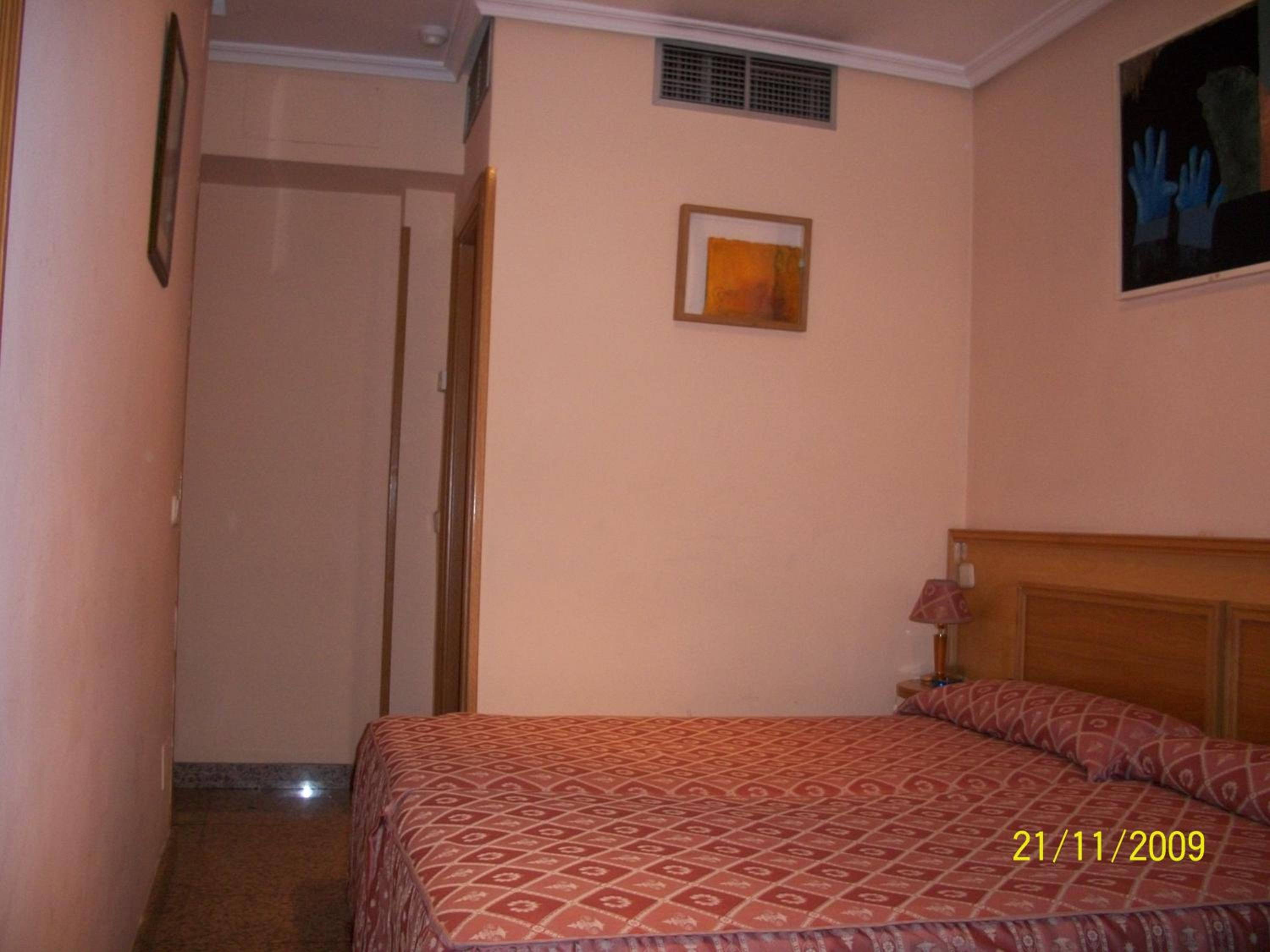 Twin Room - Photo 20
