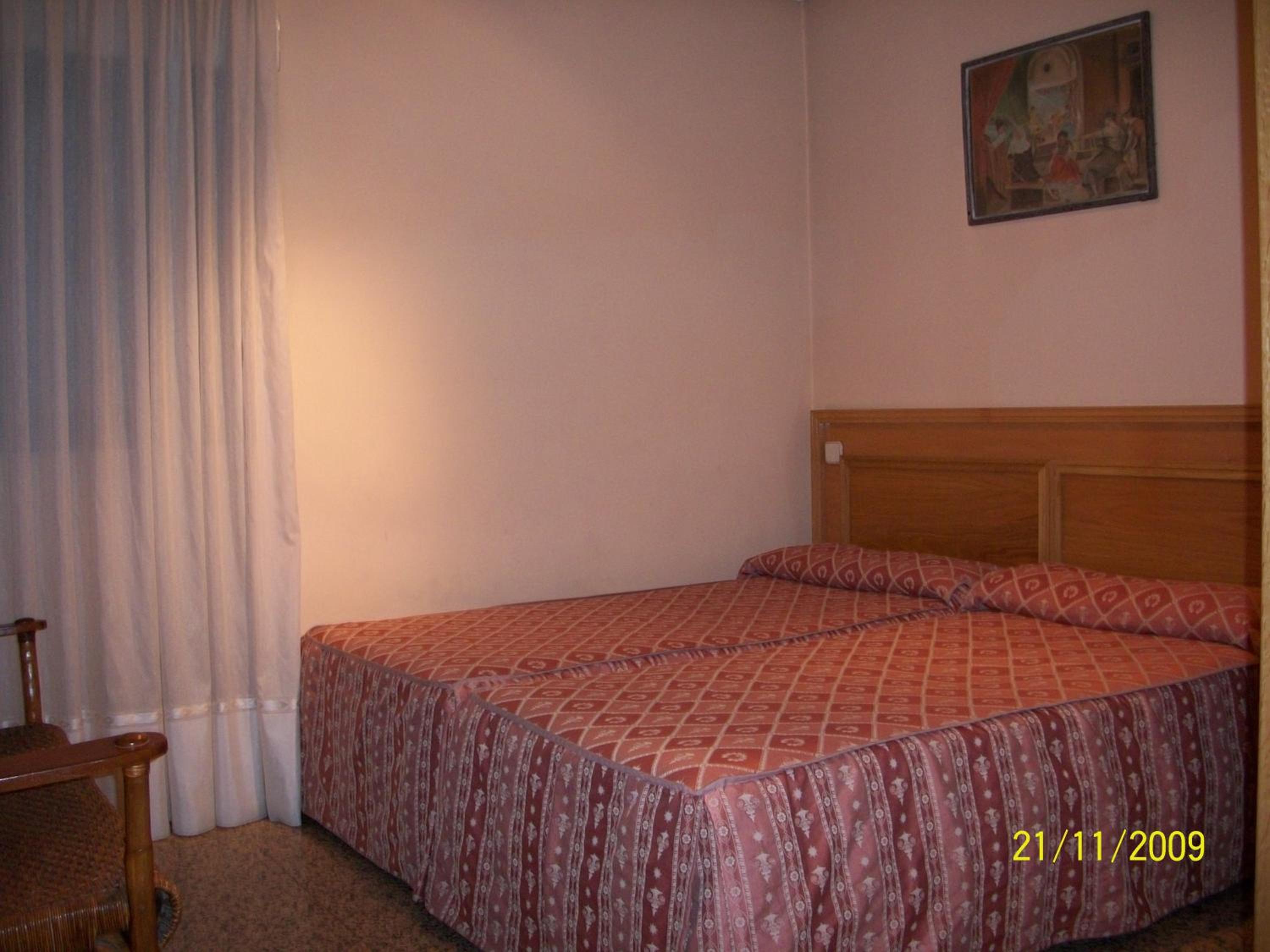 Twin Room - Photo 1