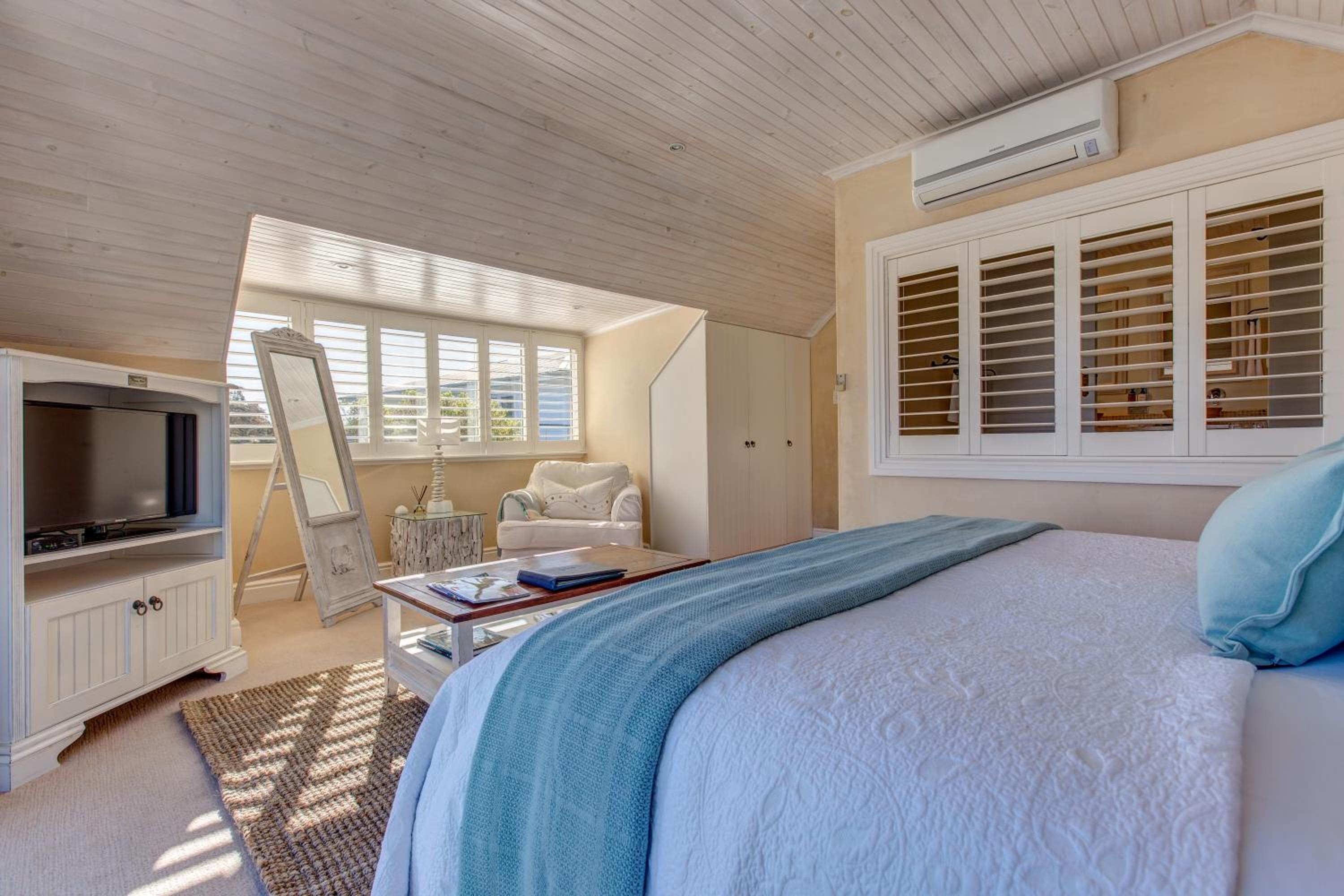 Dolphin Suite
