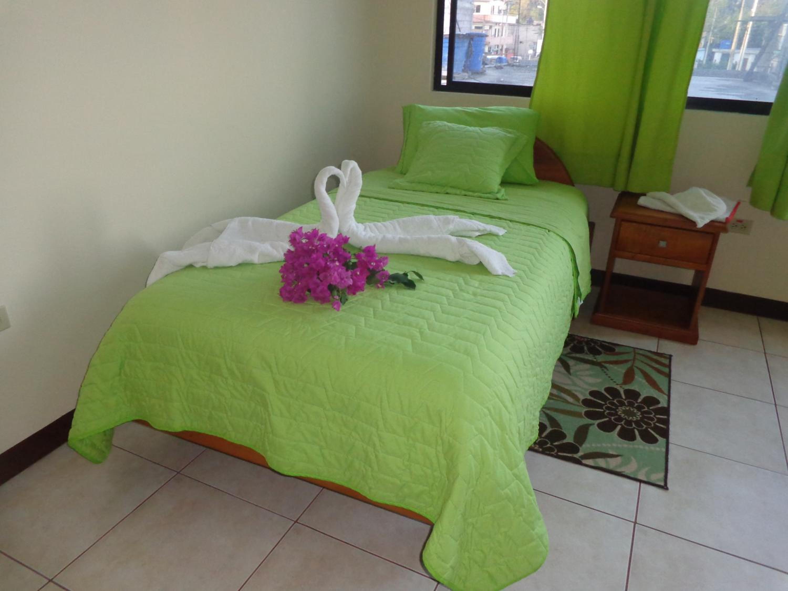 Budget Triple Room - Photo 20
