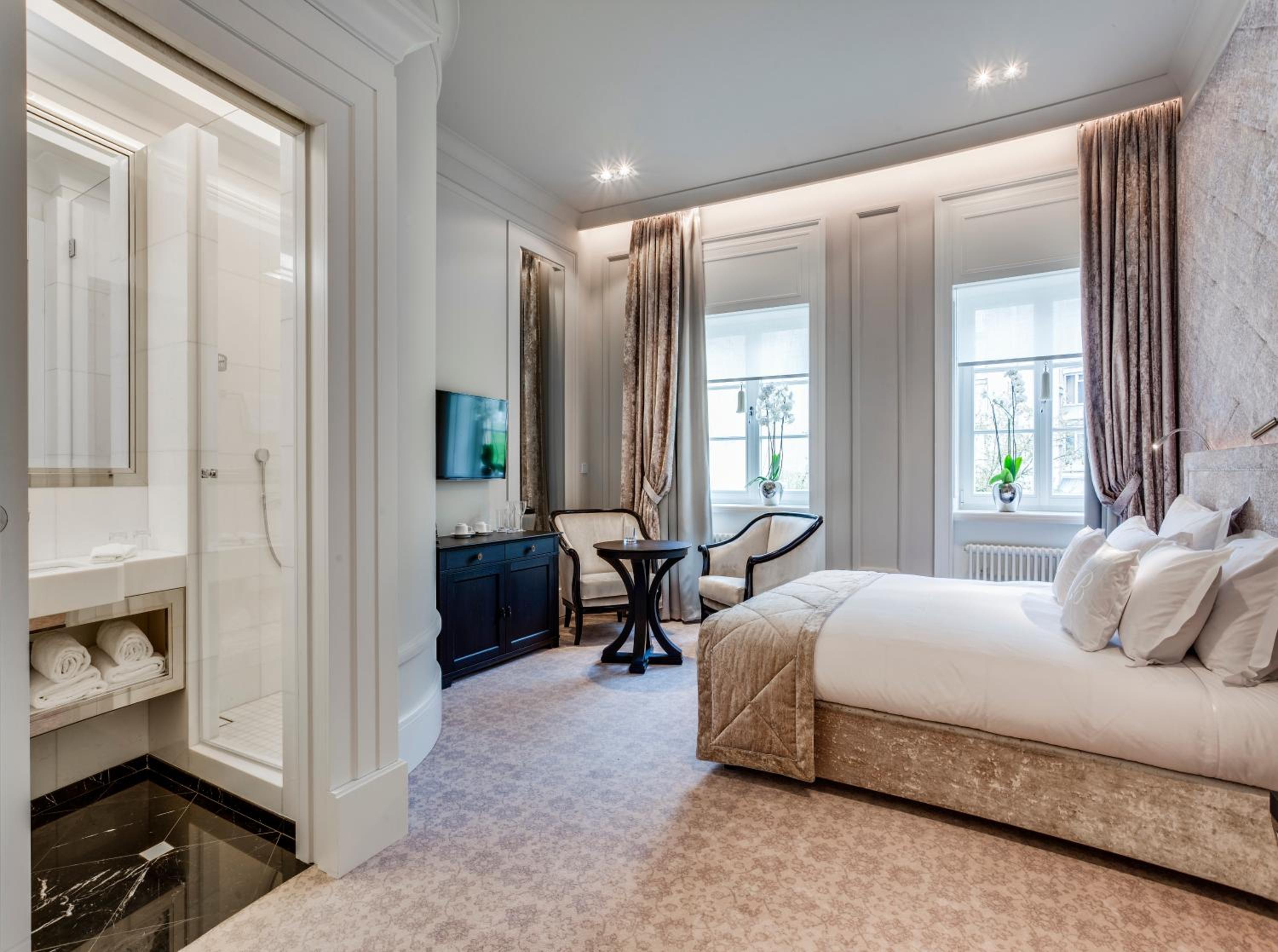 Classic Queen Room