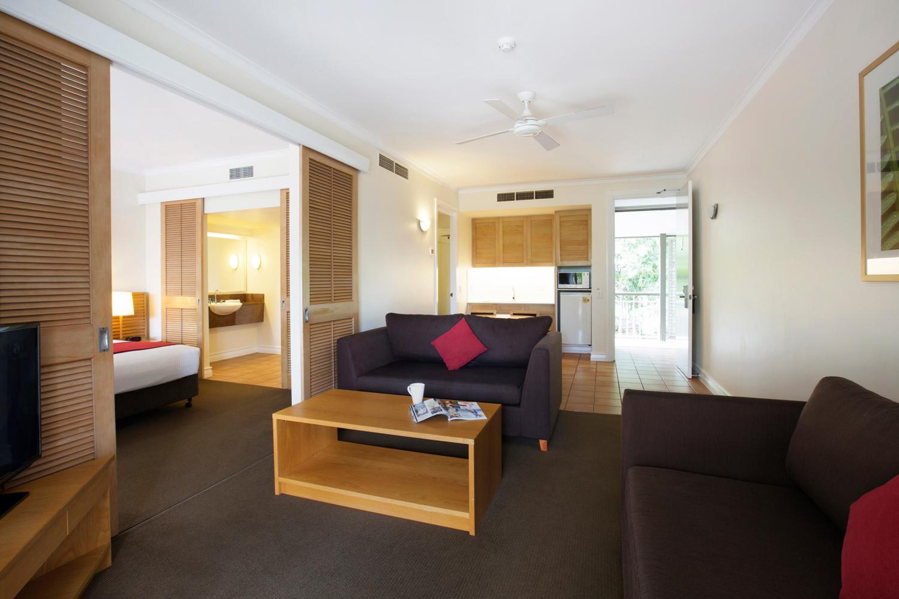 One-Bedroom Suite - Photo 8