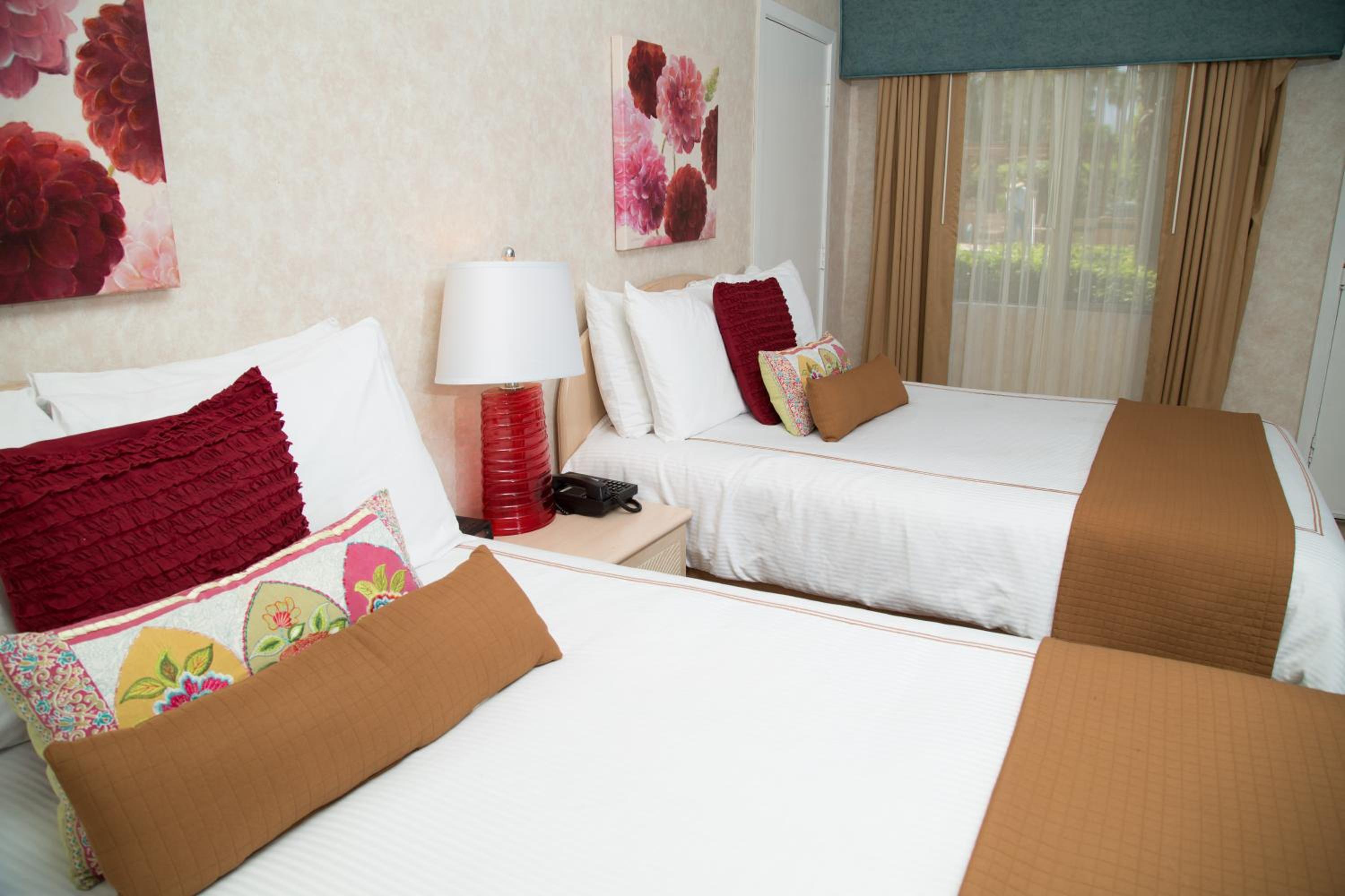 Double Room with Two Queen Beds - Photo 3