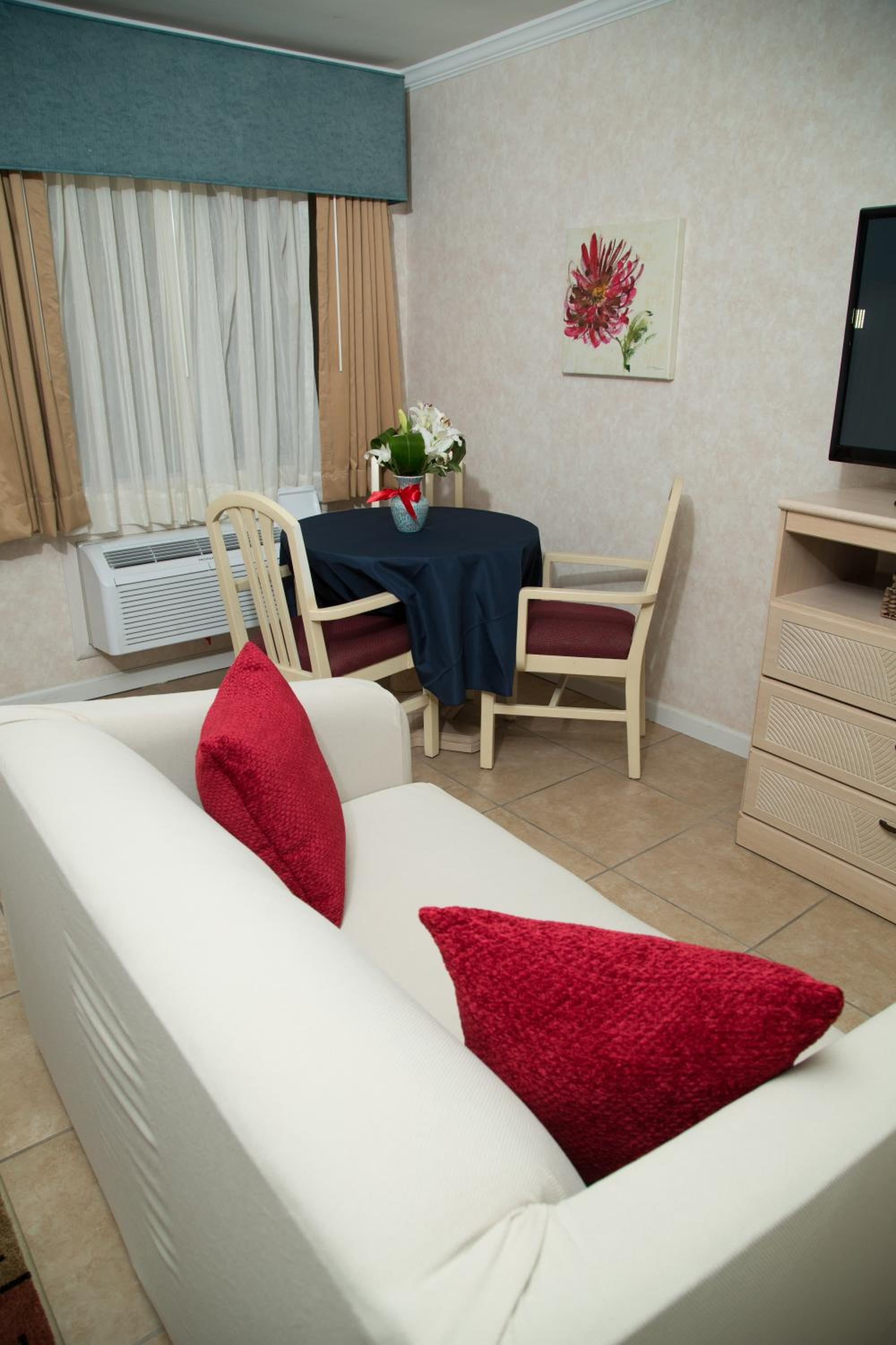Double Room with Two Queen Beds - Photo 6