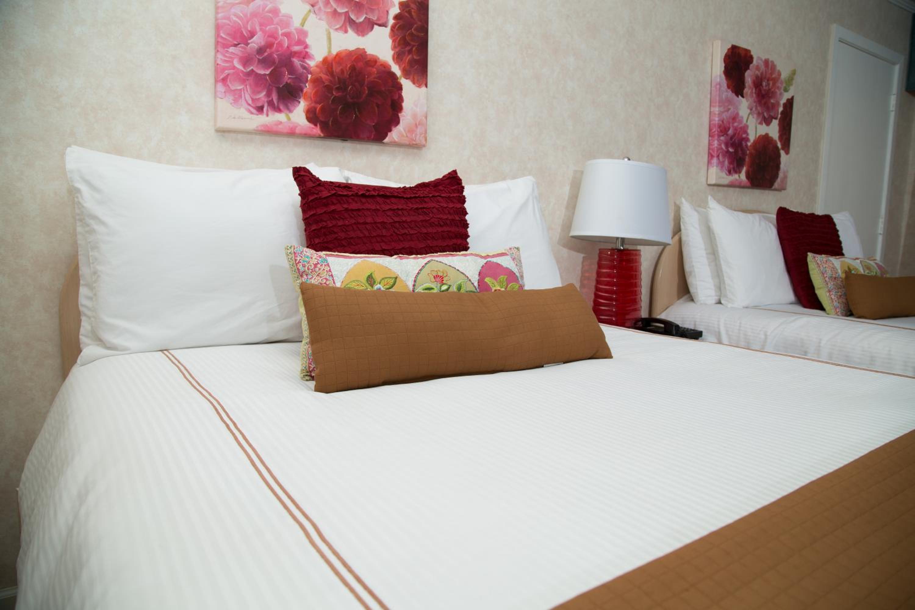 Double Room with Two Queen Beds - Photo 5