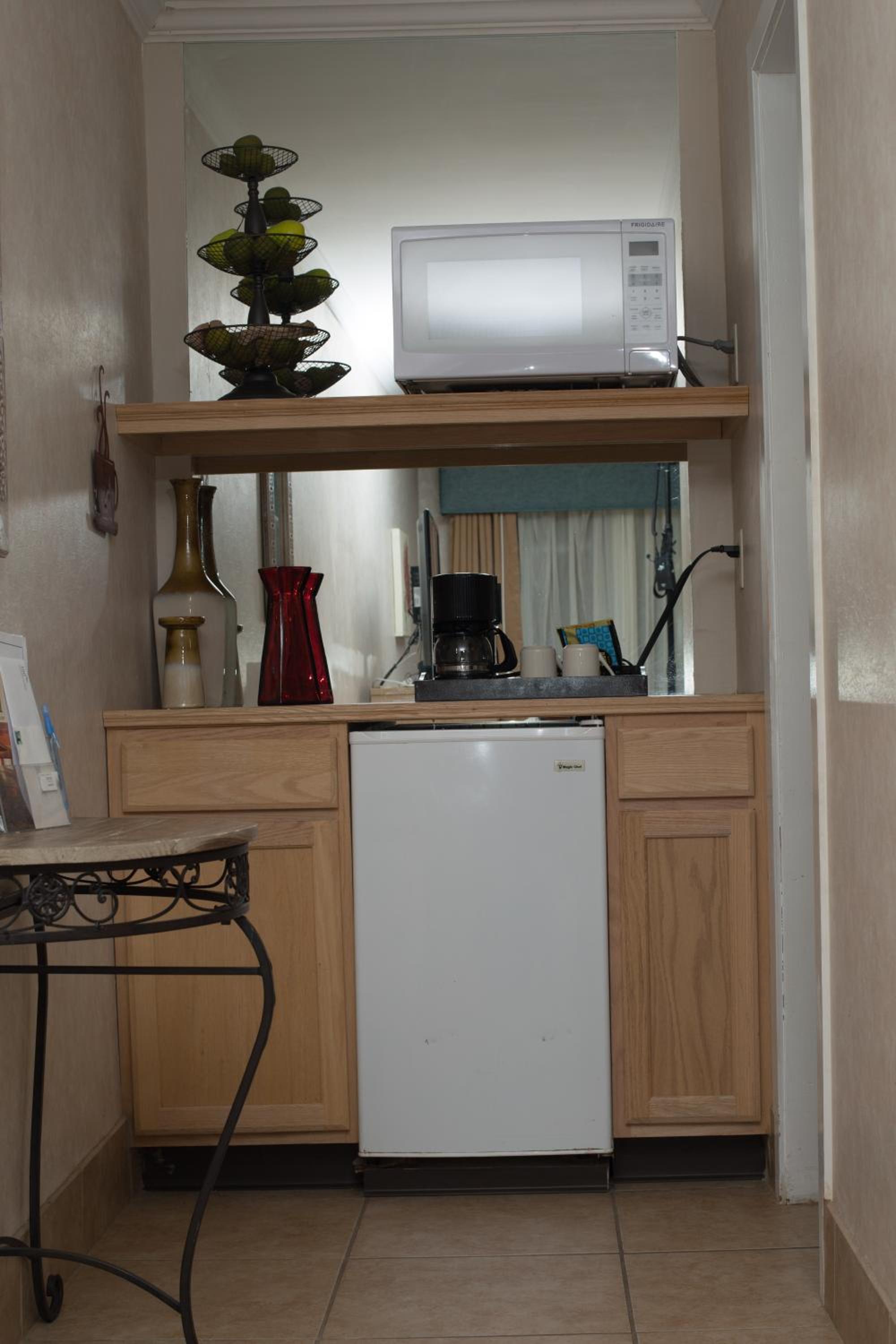 Double Room with Two Queen Beds - Photo 12
