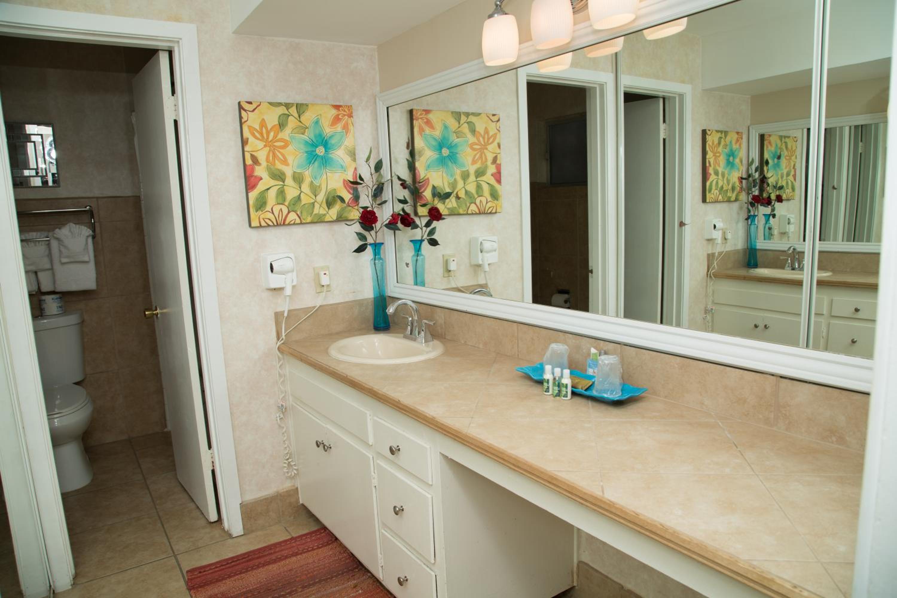 Double Room with Two Queen Beds - Photo 14