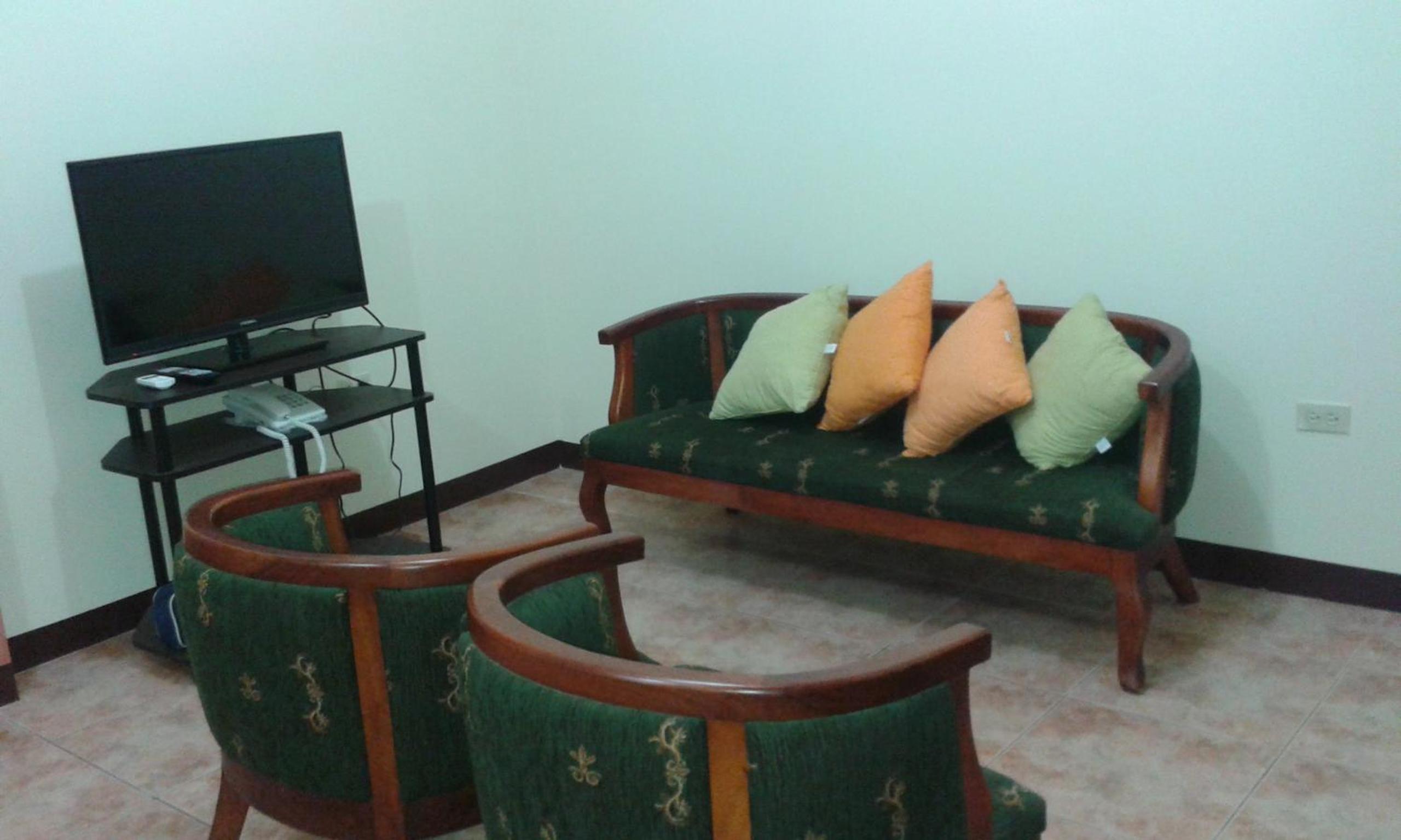 Budget Triple Room - Photo 18