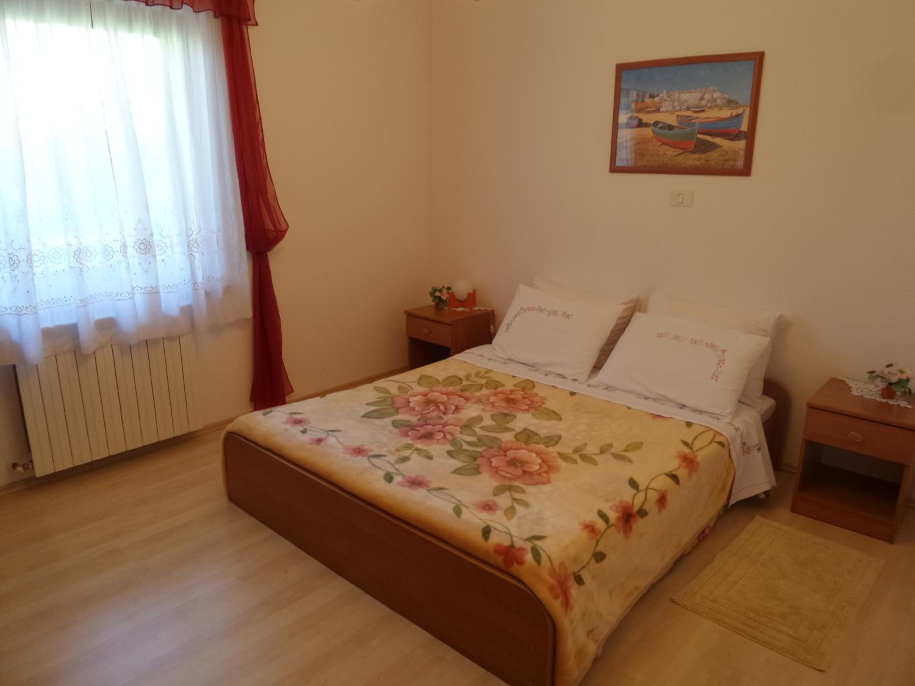 Apartment With Garden View