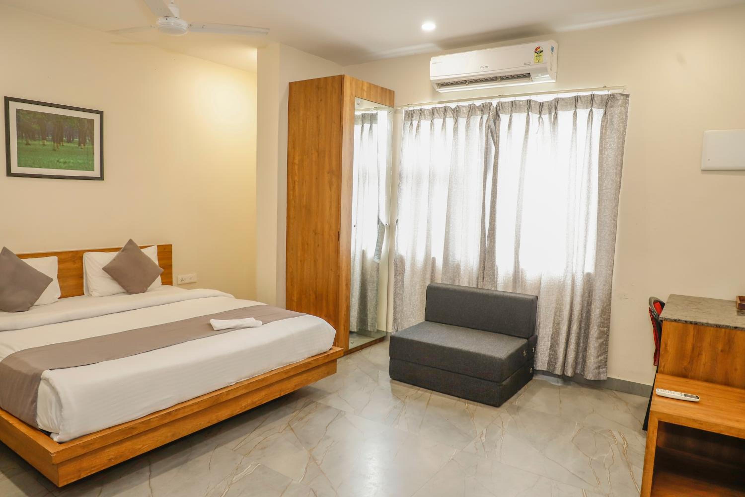Deluxe King Room