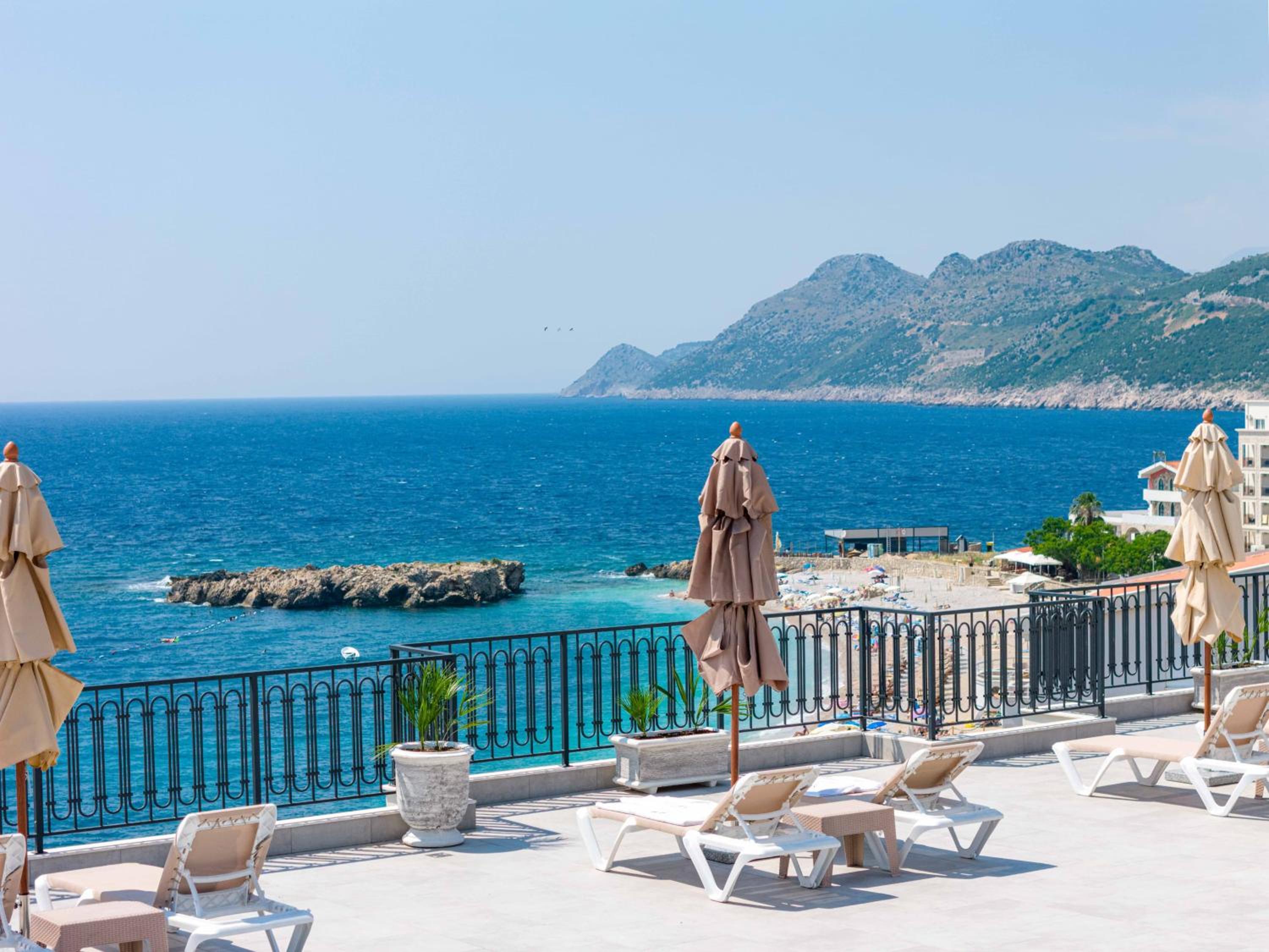 Deluxe Double Room with Balcony and Sea View