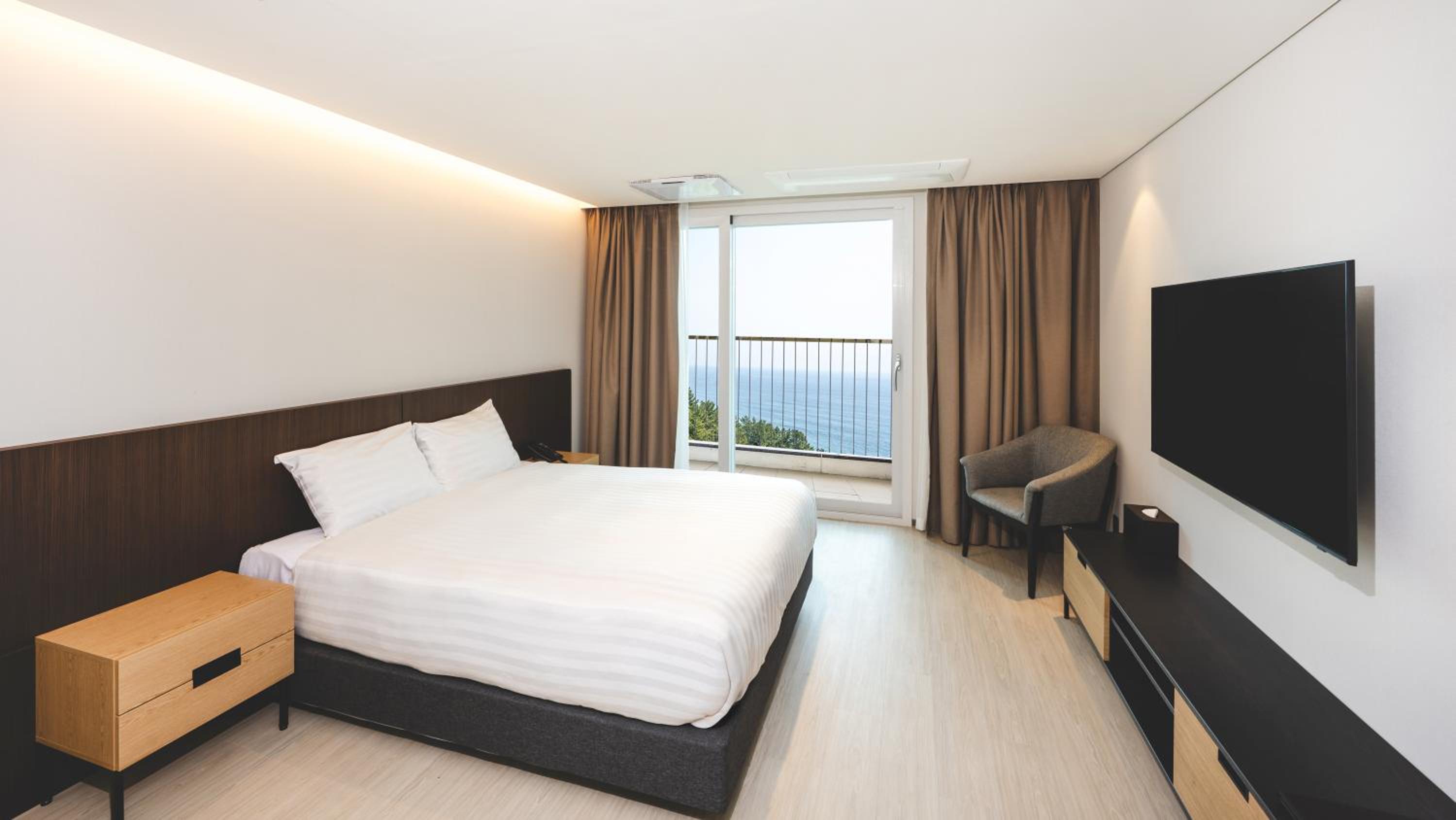 PANAQ Suite Partial Ocean