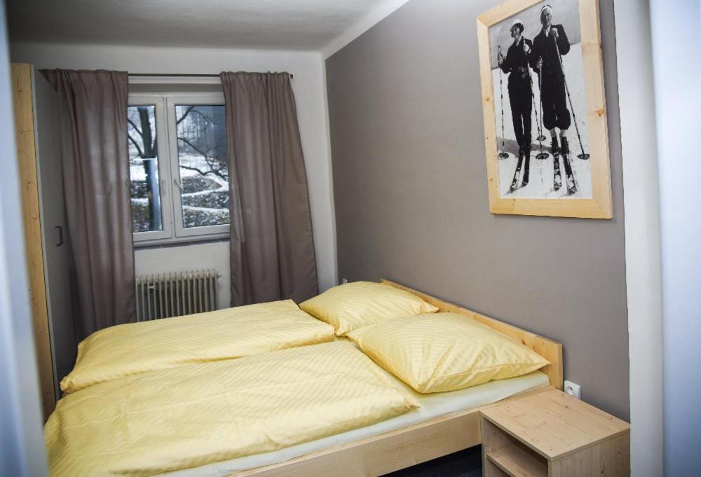 Double or Twin Room with Shared Bathroom photo 1