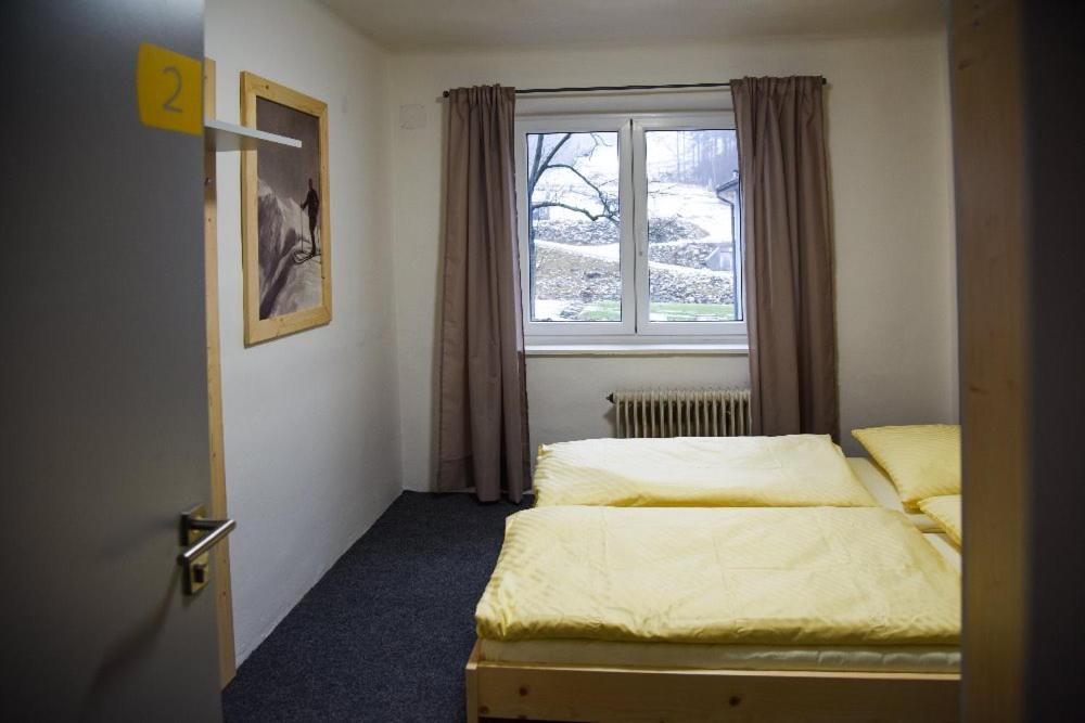 Double or Twin Room with Shared Bathroom photo 3