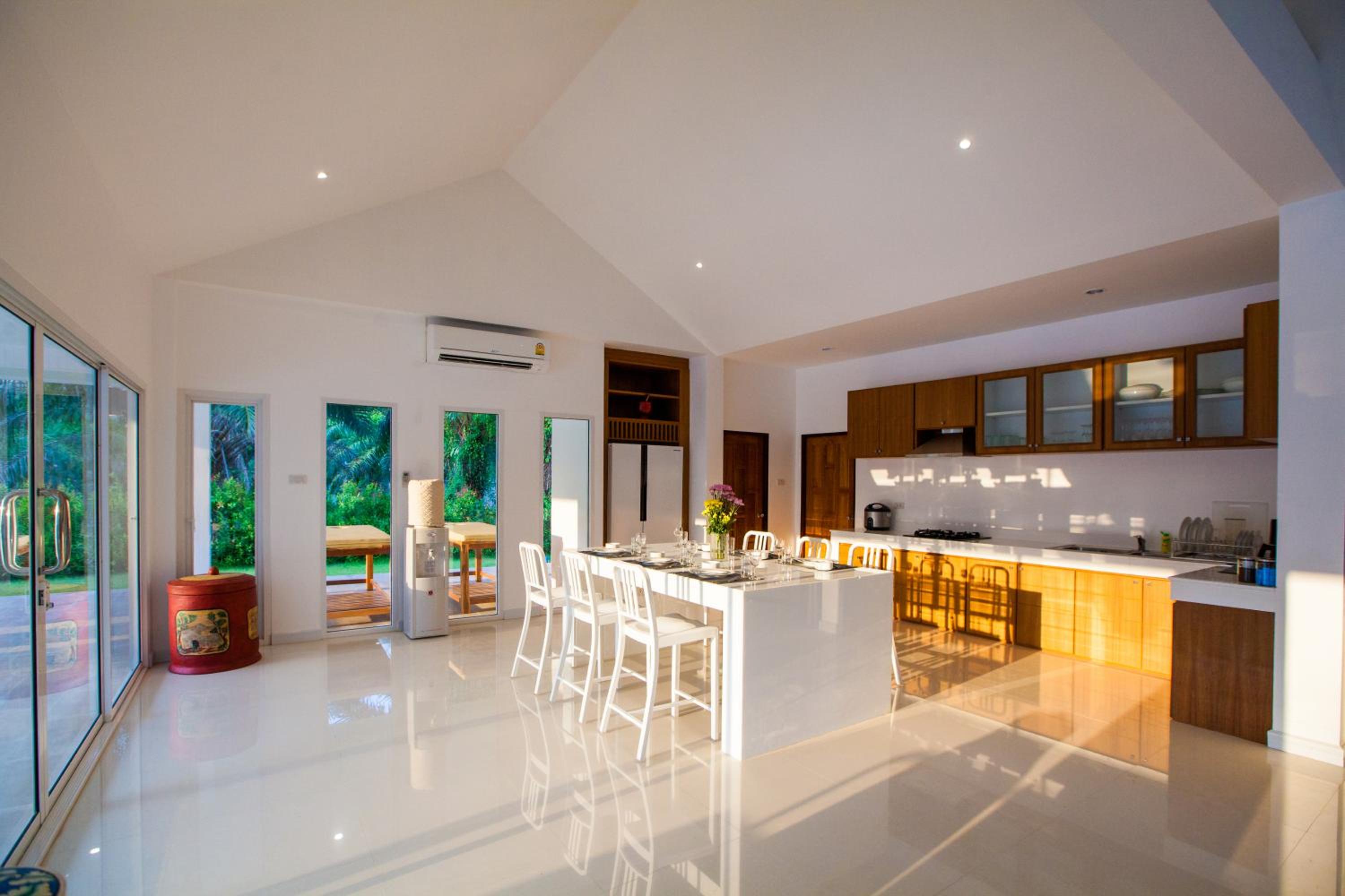 Villa with Private Pool - Photo 38