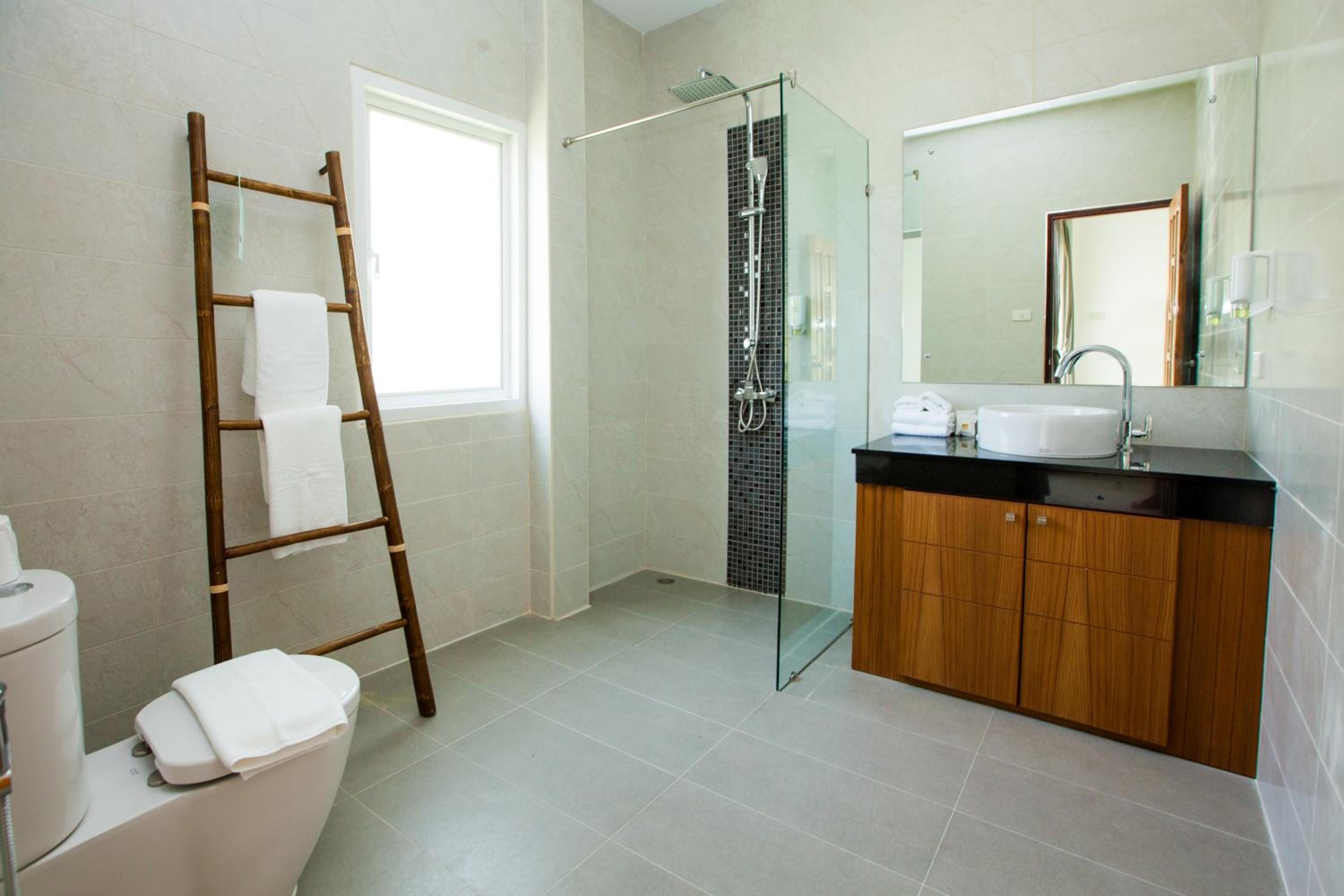 Villa with Private Pool - Photo 37