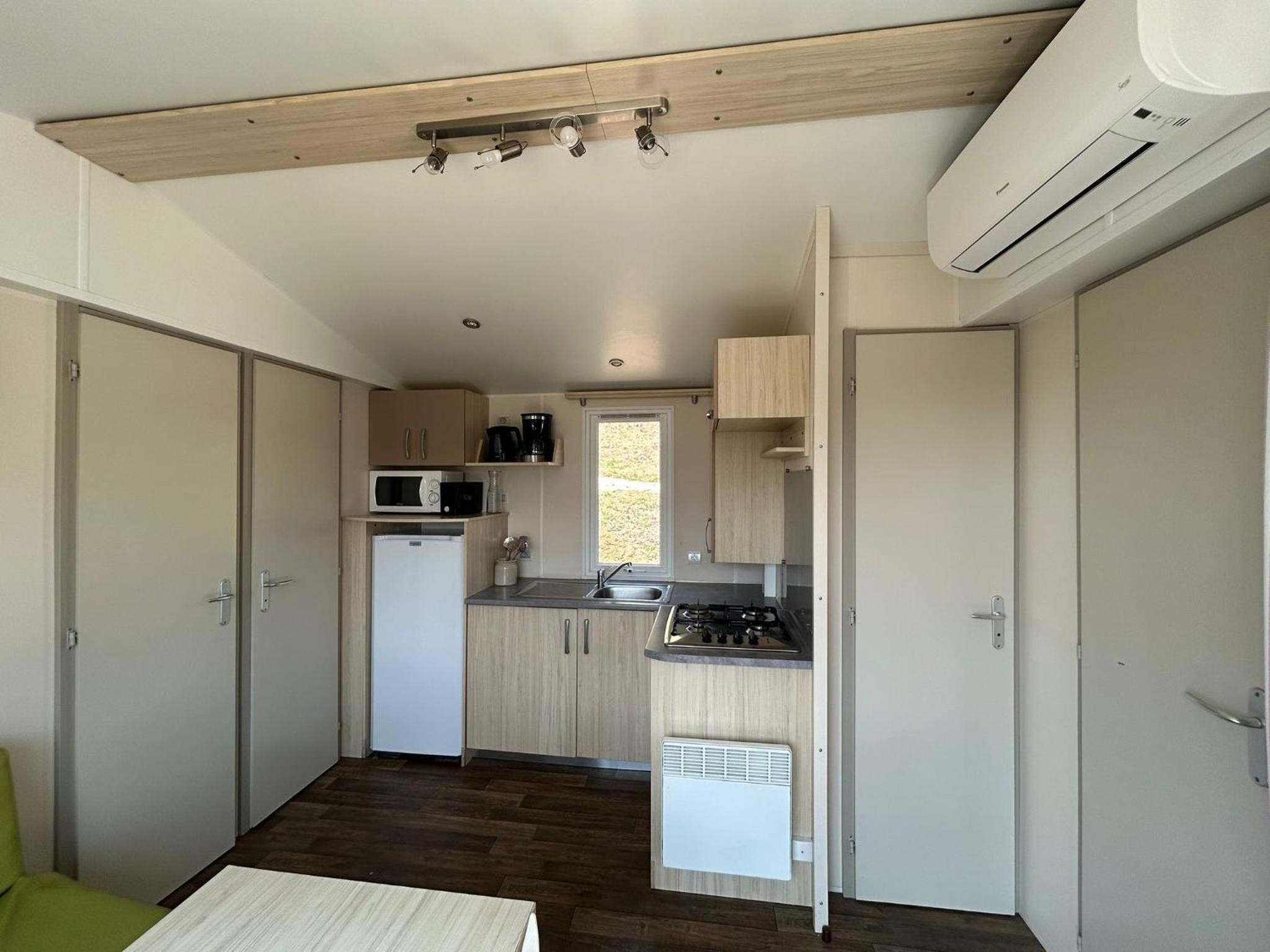 Mobile Home photo 2