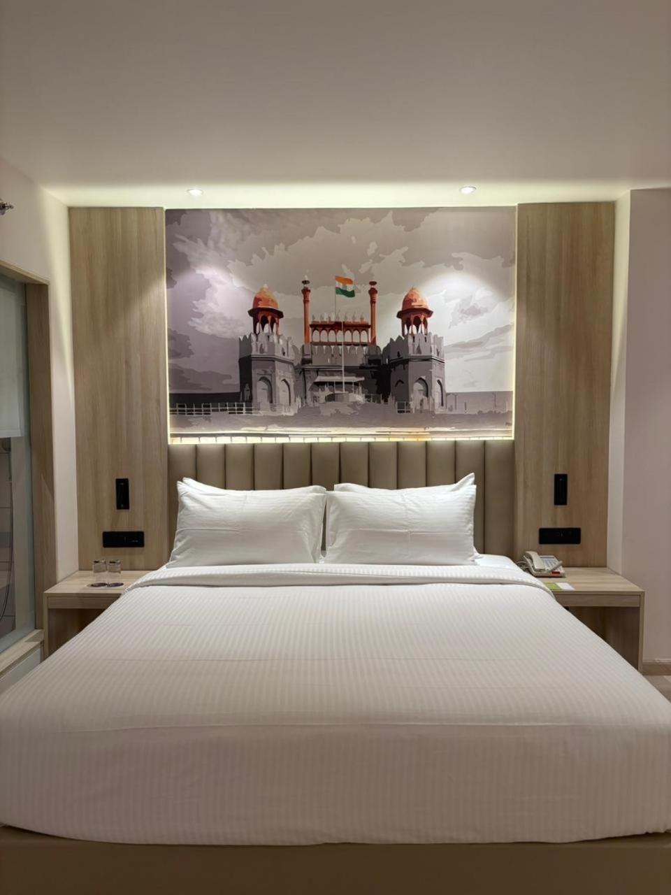 Club King Room With Balcony    - Photo 2