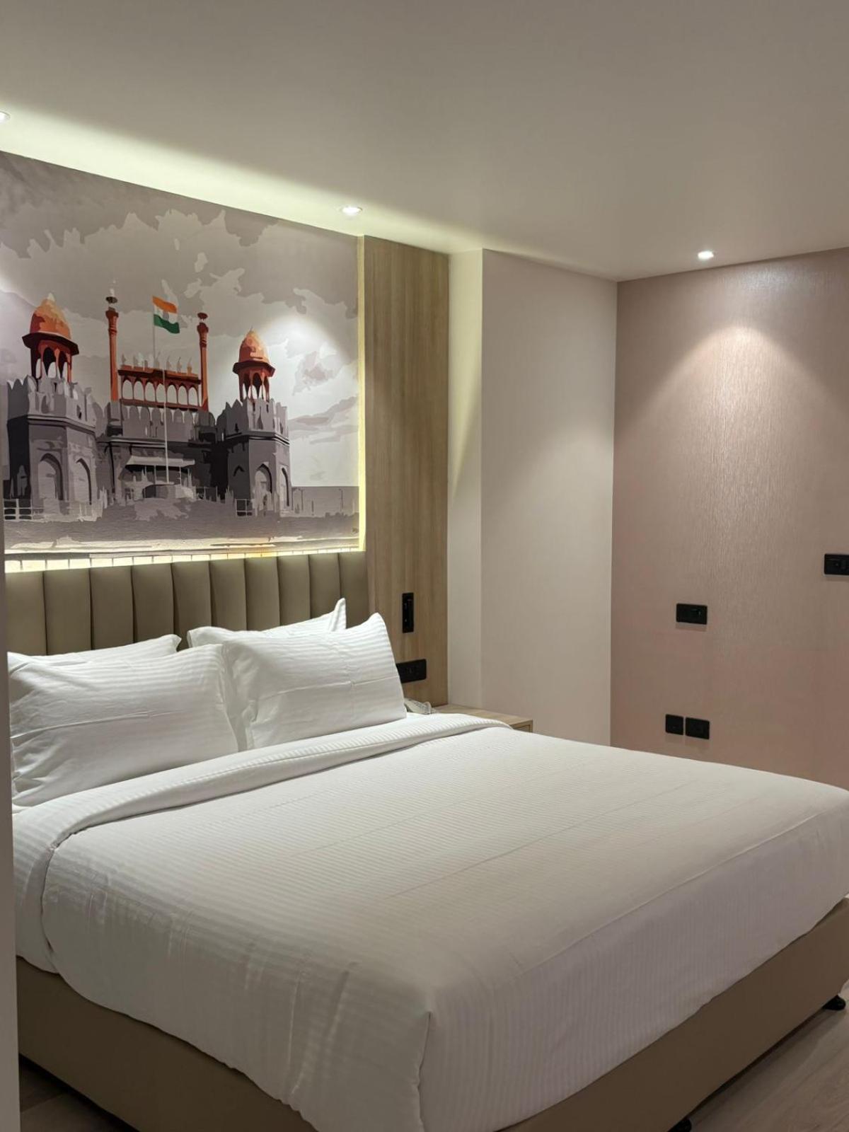 Club King Room With Balcony    - Photo 4