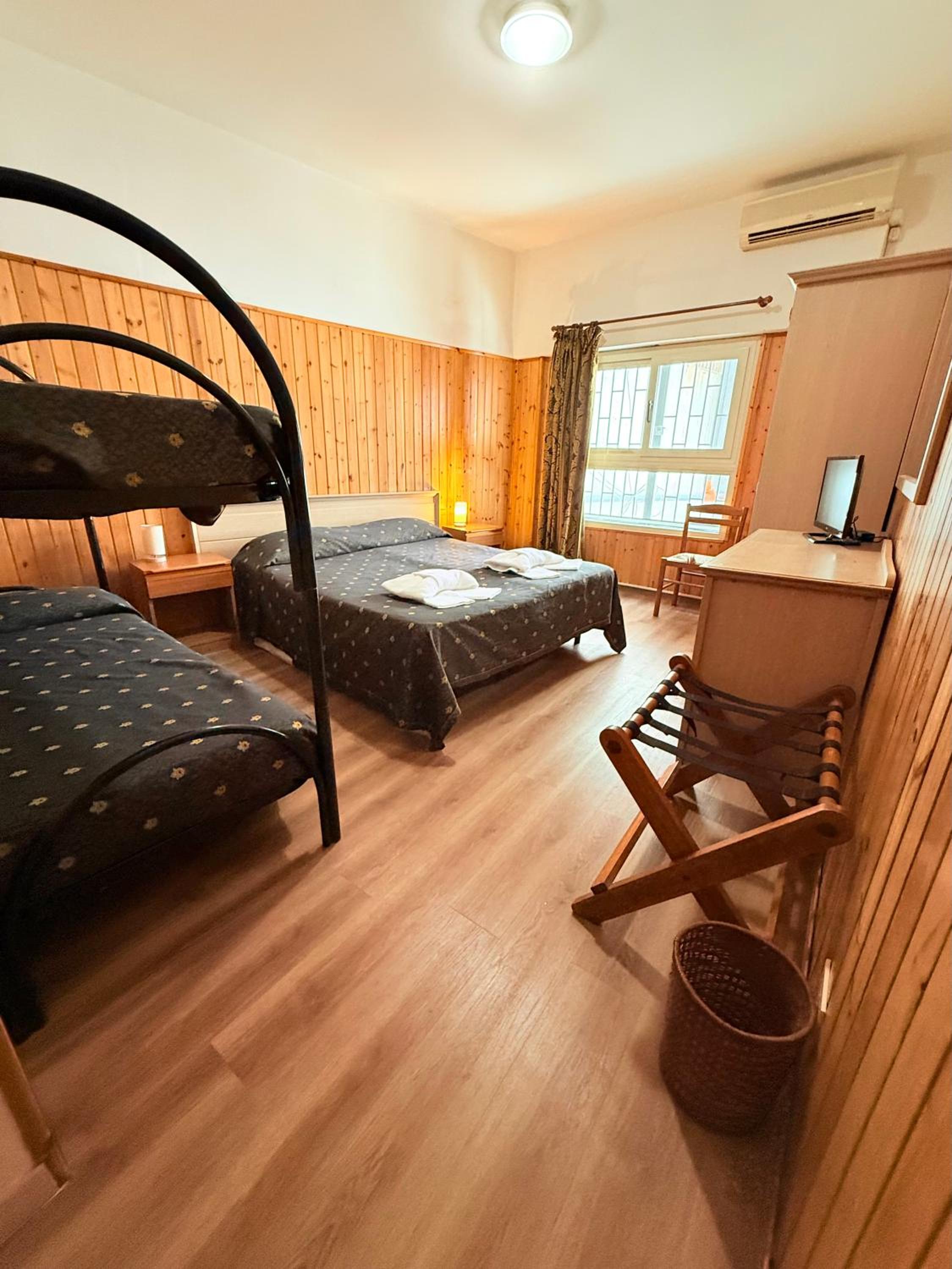 Economy Quadruple Room