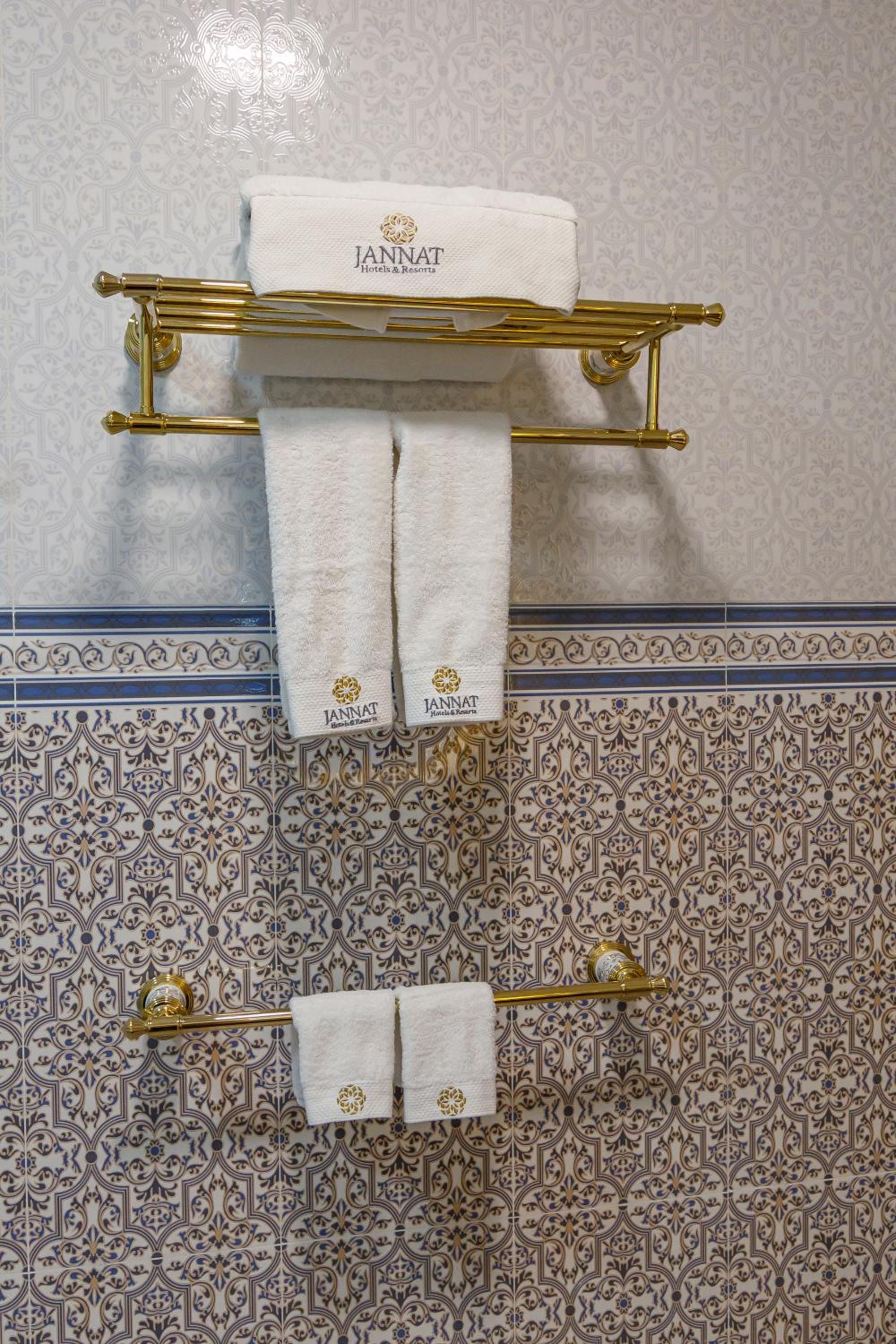 Deluxe Double Room - Photo 13