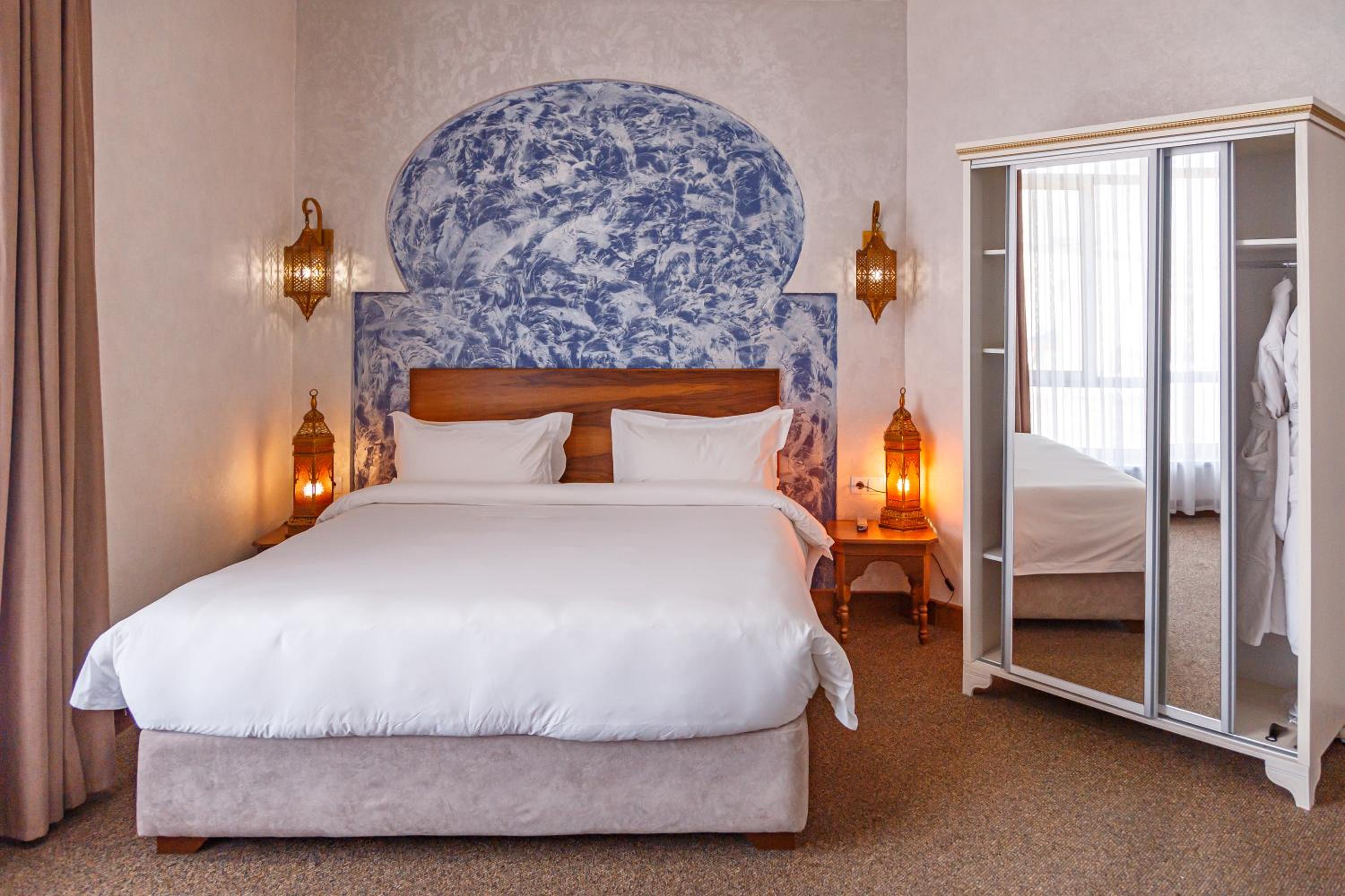 Deluxe Double Room - Photo 11