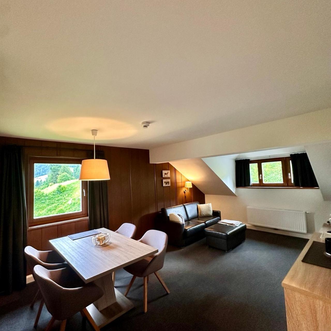 Family Two-Bedroom Apartment with View photo 3