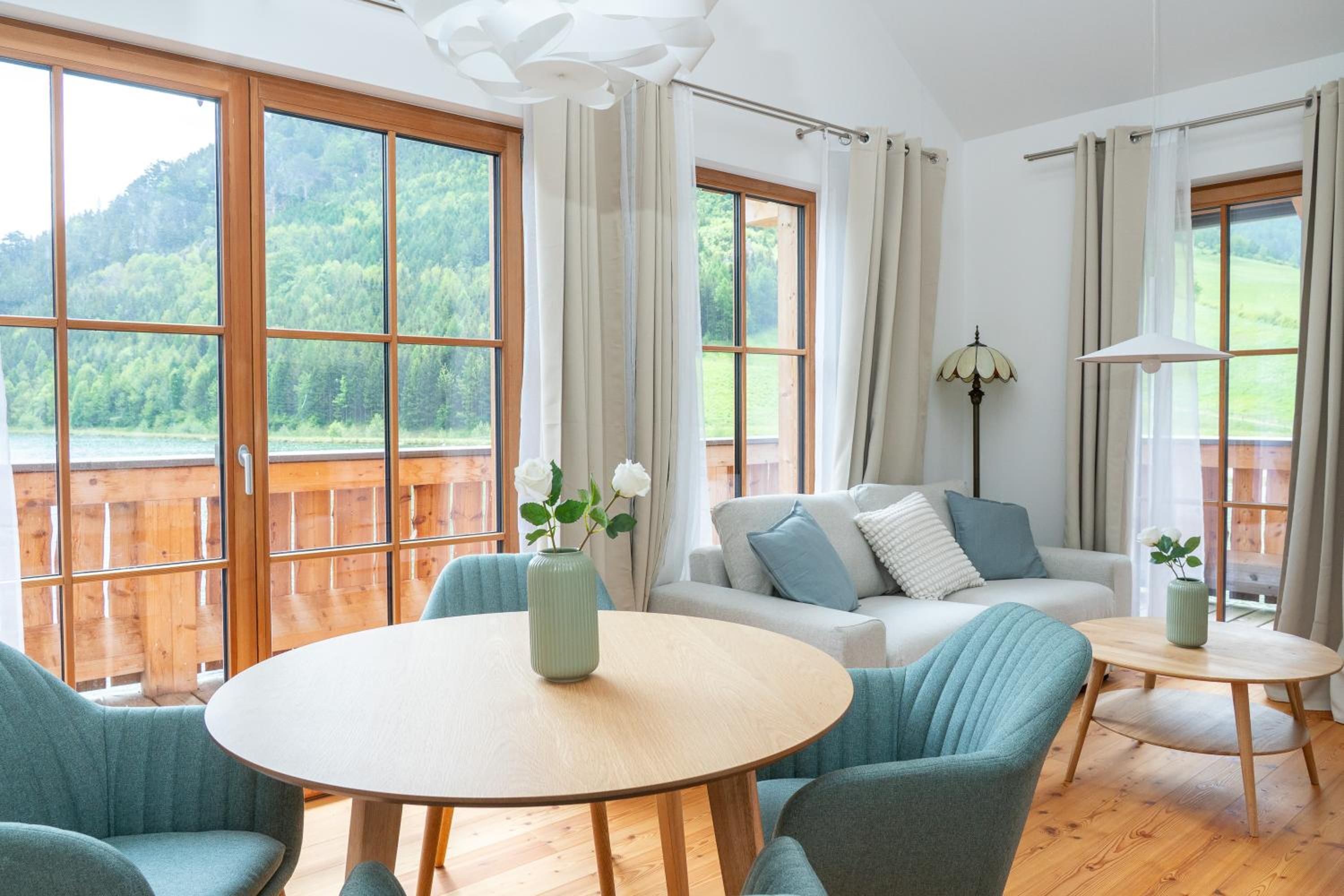 Family Suite with Lake View photo 2