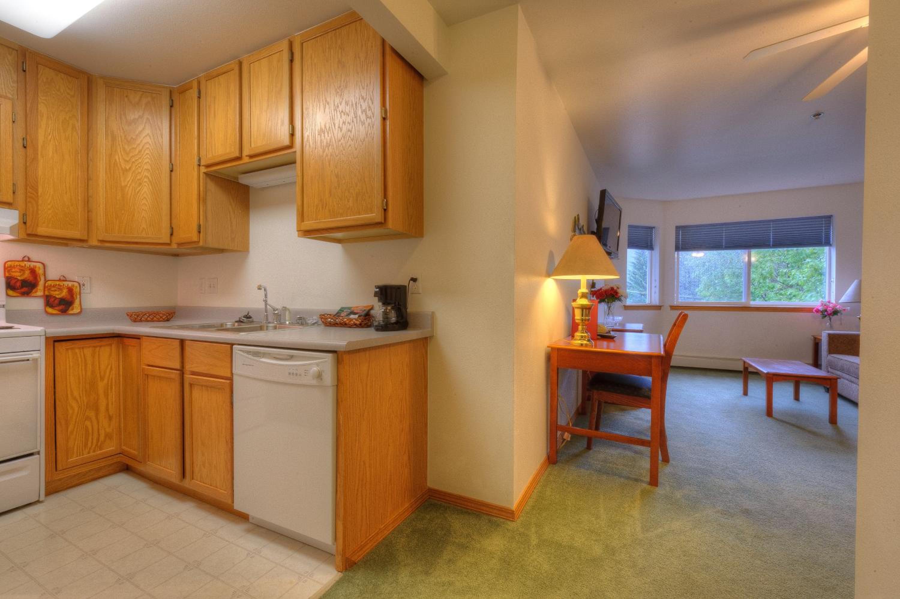 One-Bedroom Queen Suite