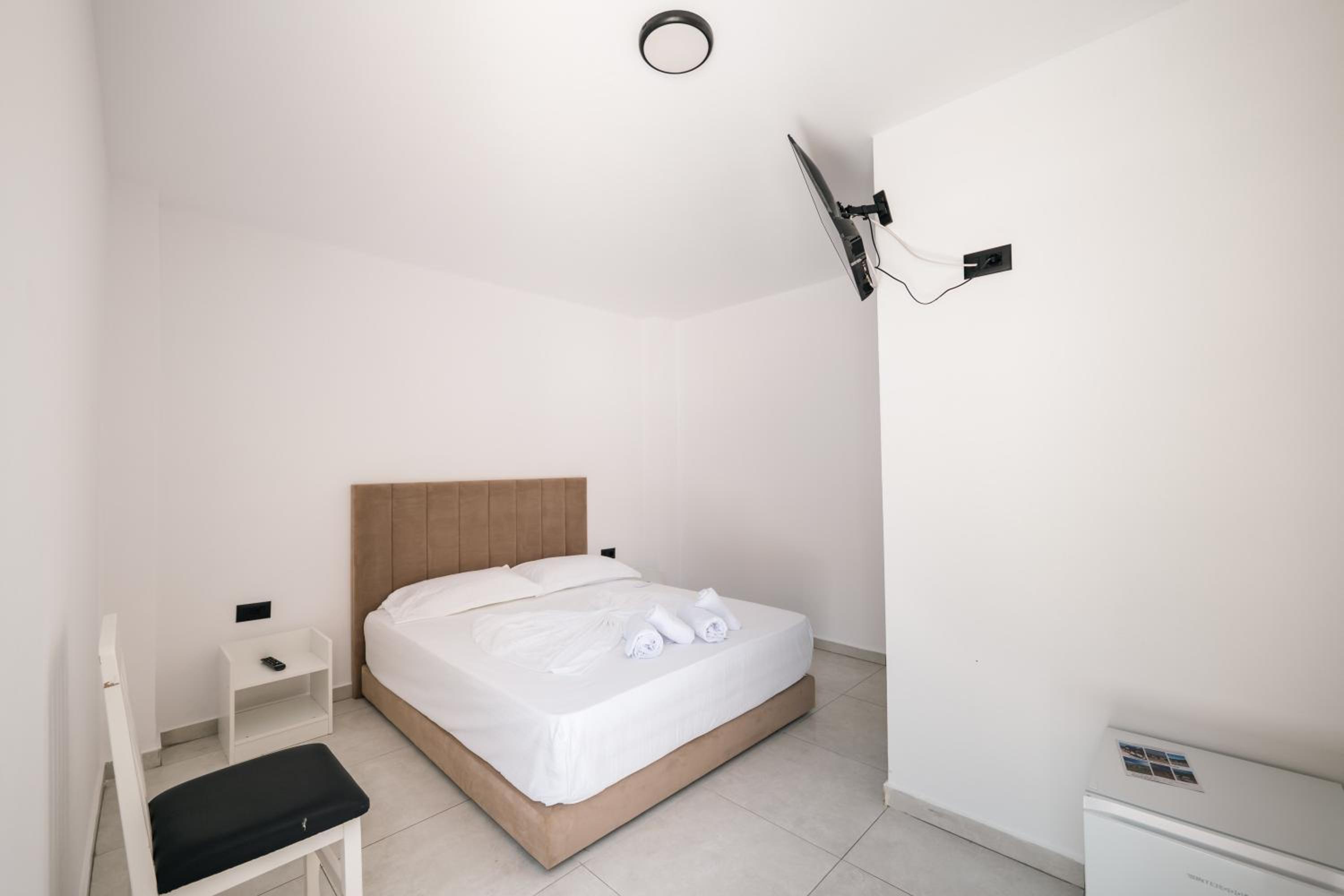Standard Double Room photo 3