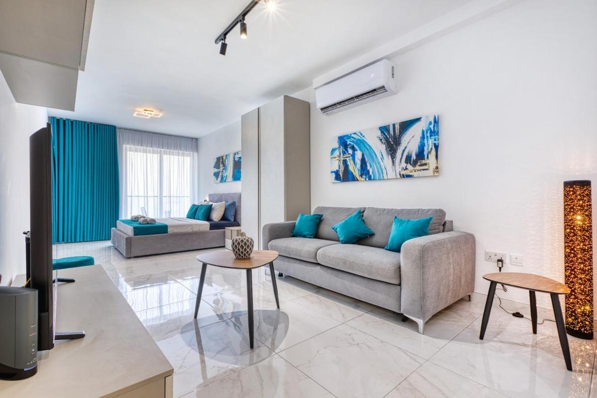 Studio Apartment with Balcony