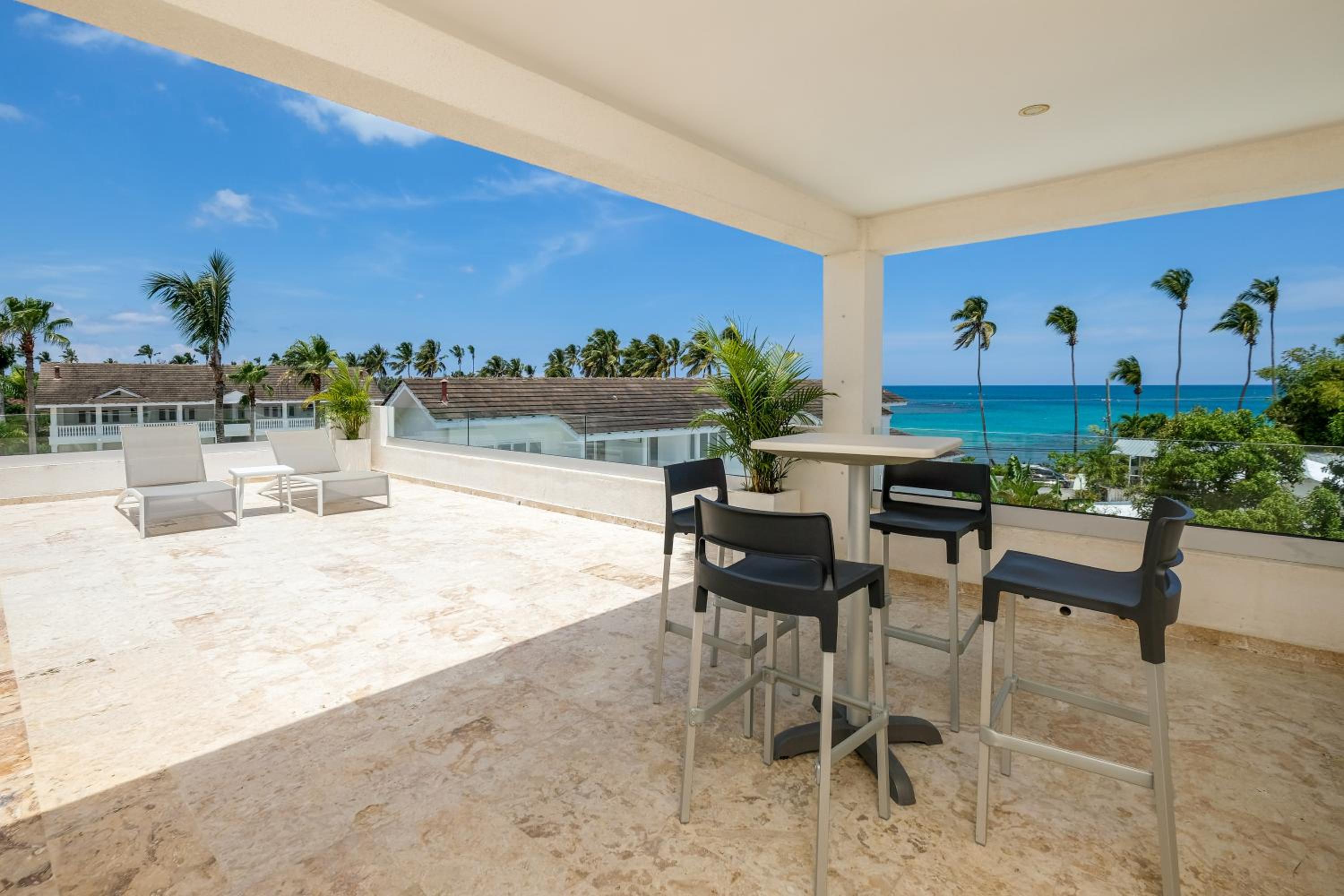 Three-Bedroom Apartment with Ocean View