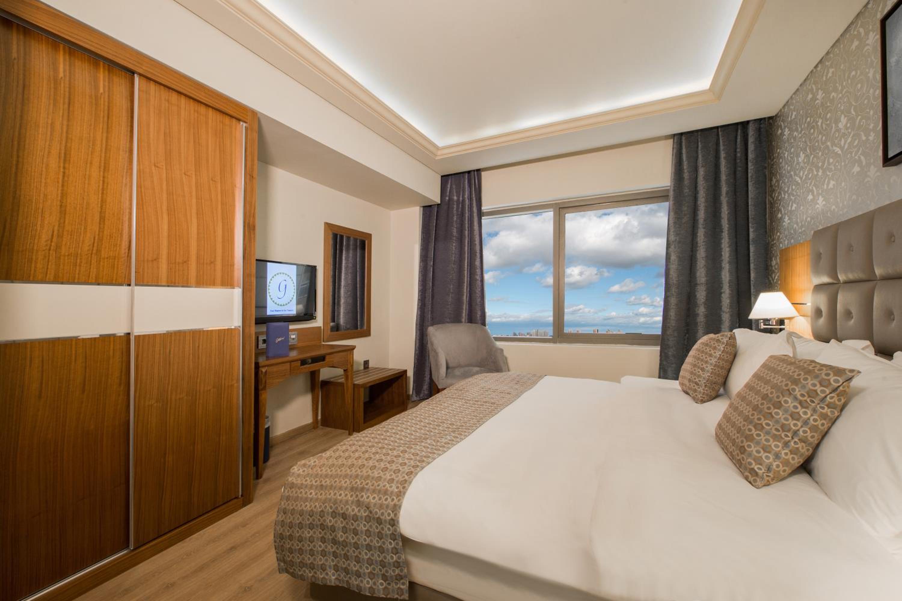 Coral Room photo 1