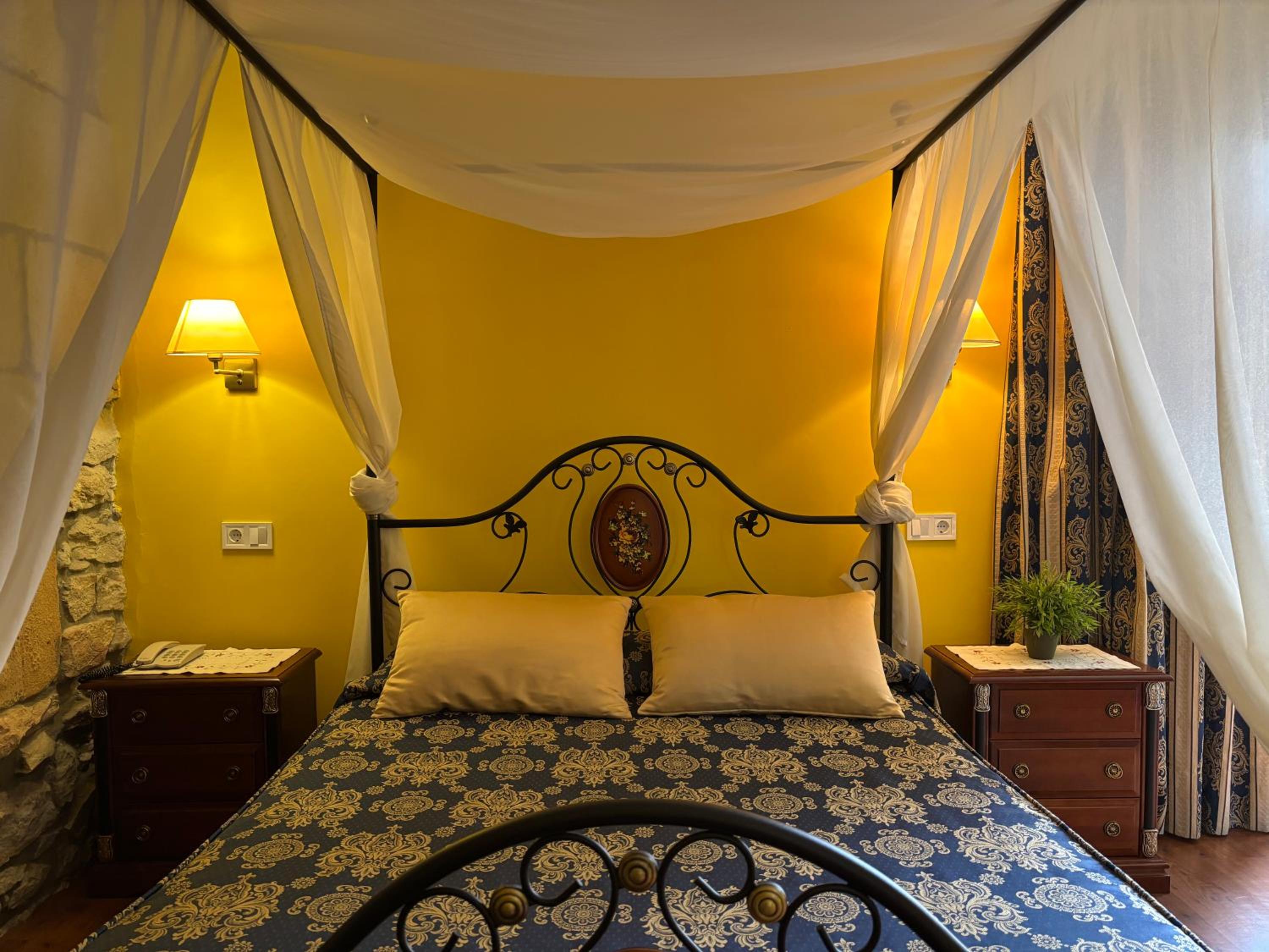 Superior Double or Twin Room - Photo 7