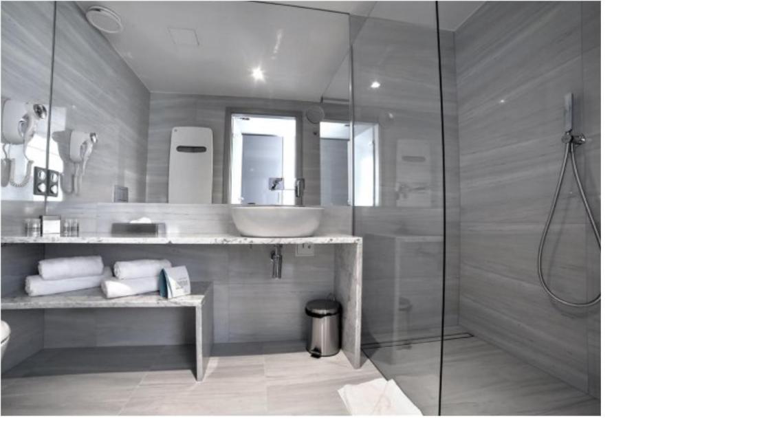 Deluxe Double or Twin Room with Lake View - Photo 6