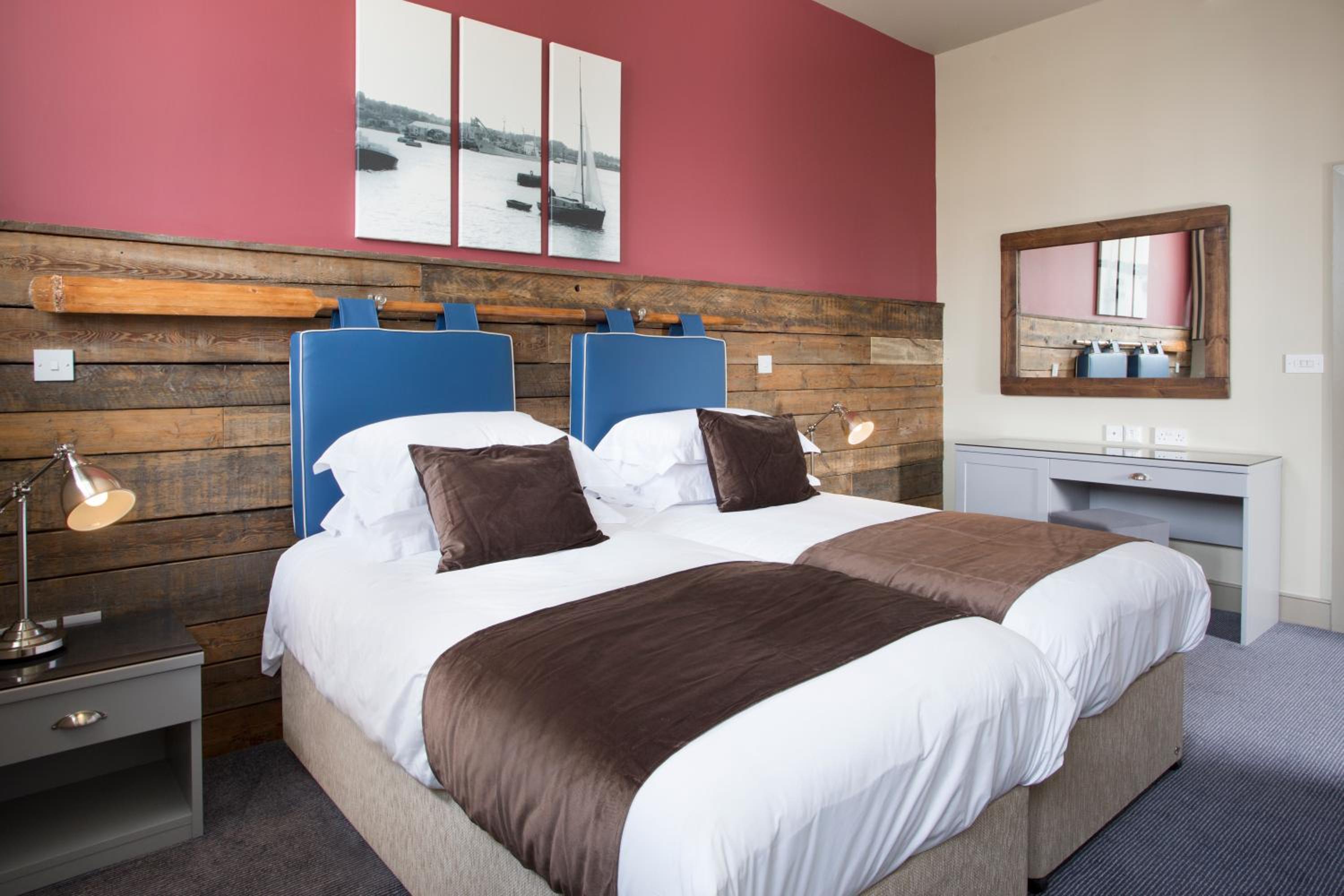 Twin Room - Photo 1