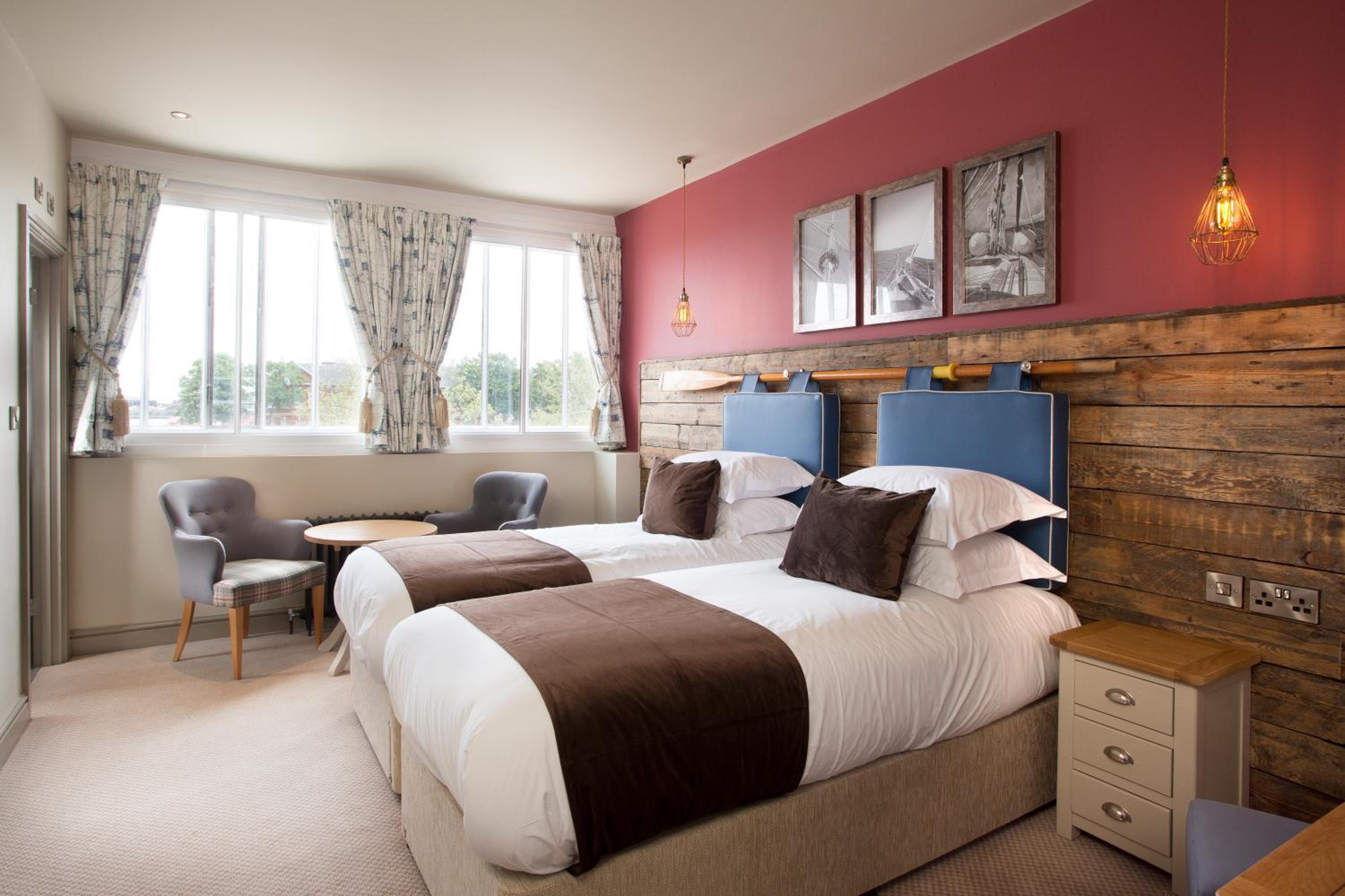 Twin Room - Photo 2