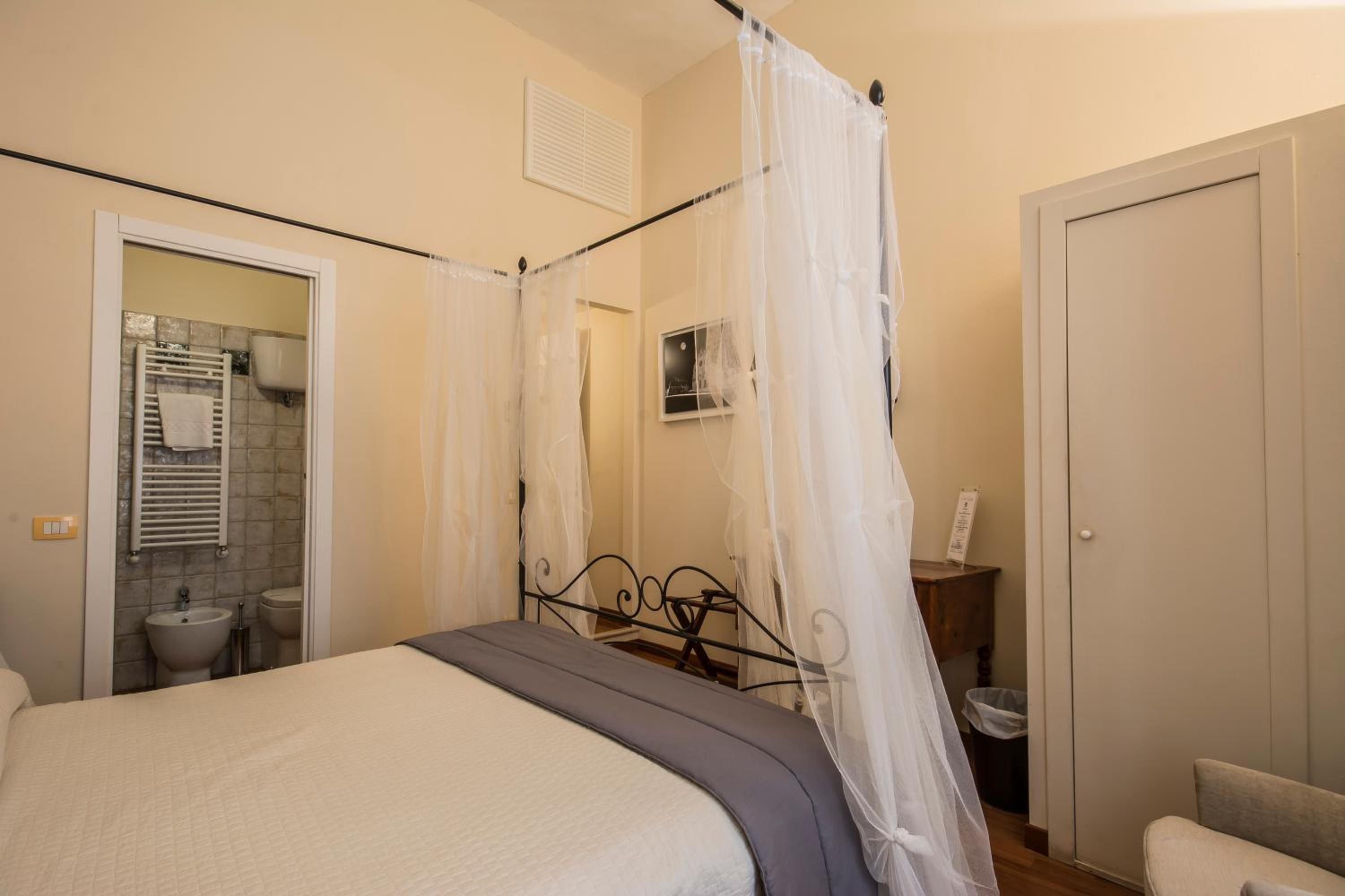 Classic Double or Twin Room - Photo 1