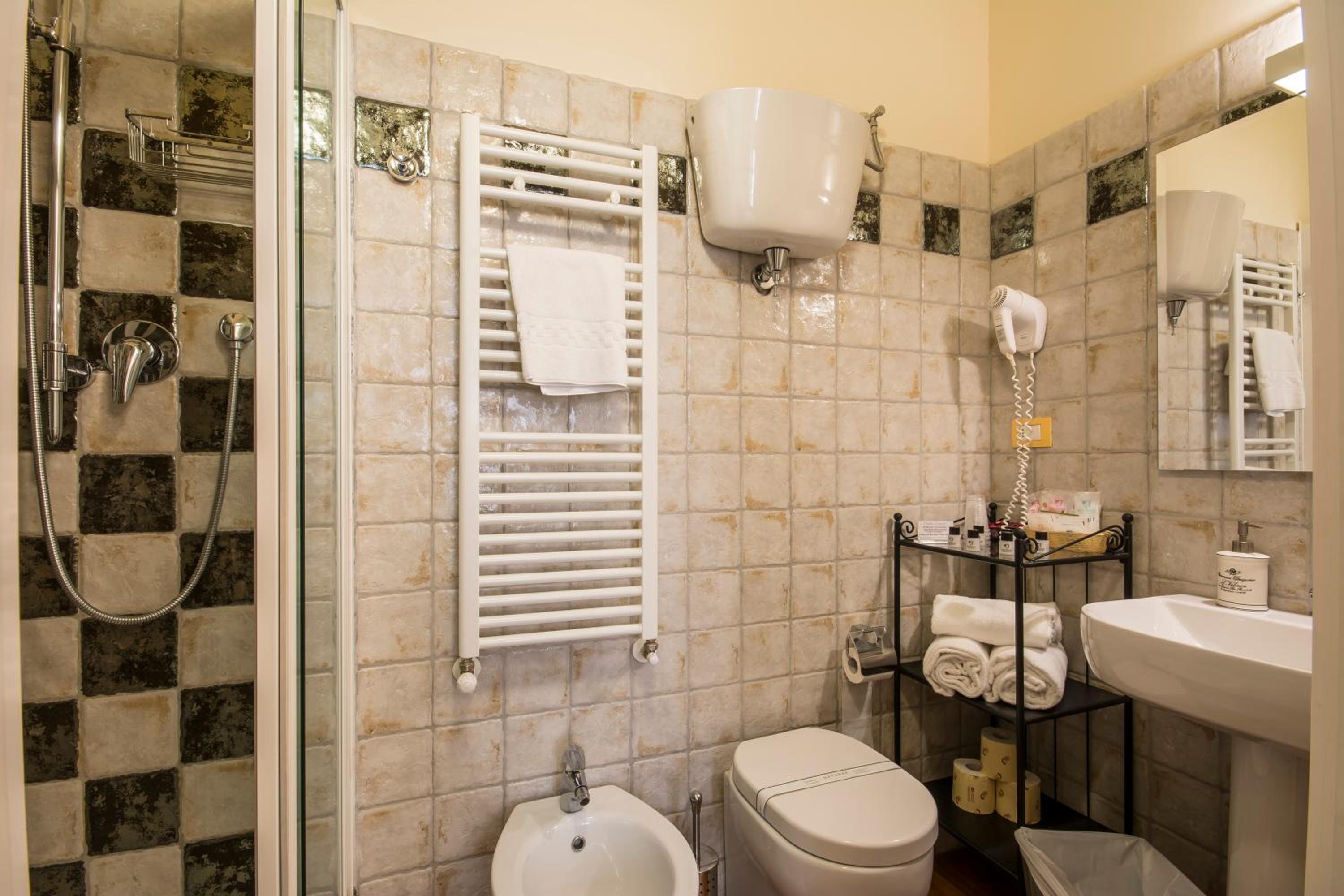 Classic Double or Twin Room - Photo 13