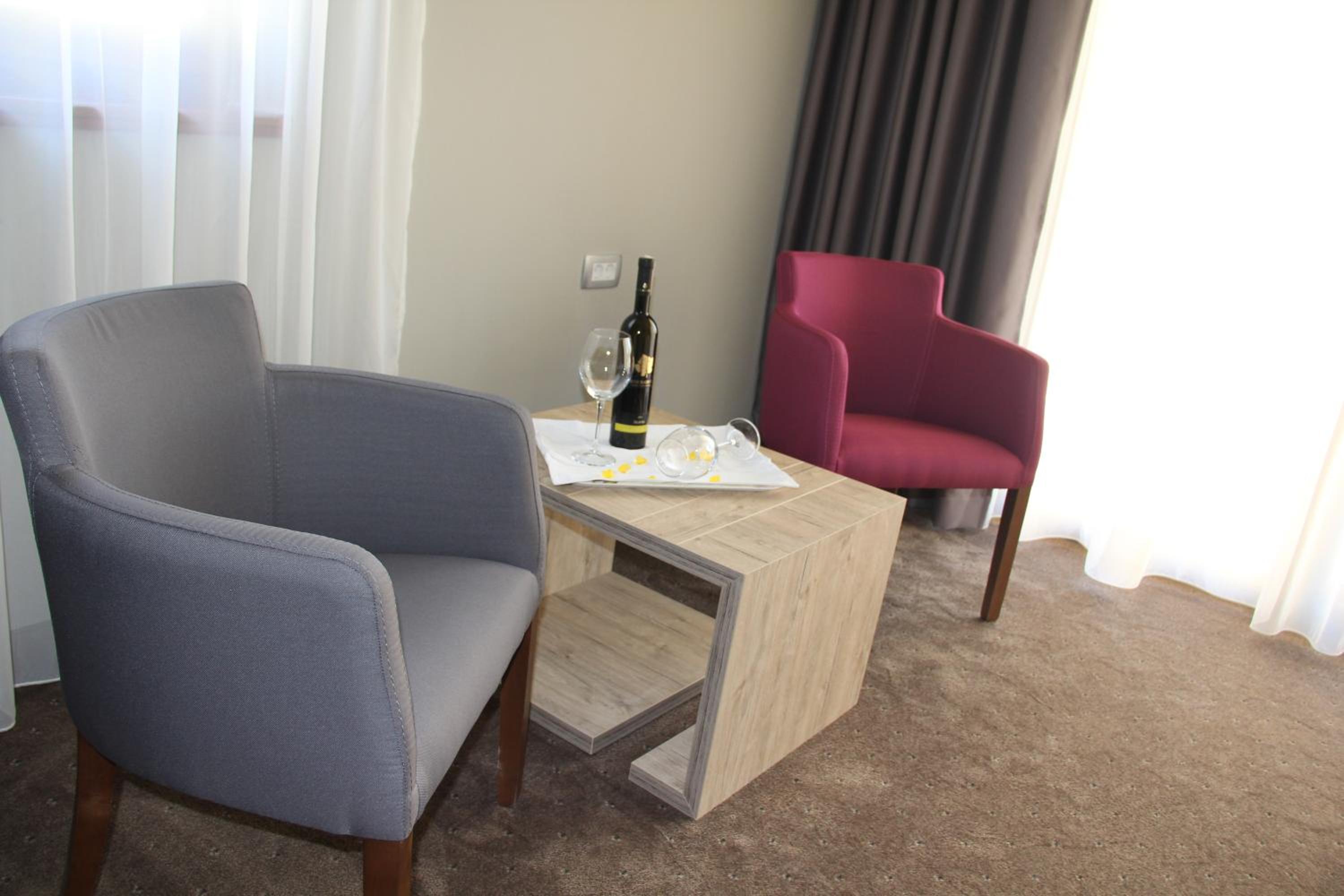 Luxury Apartment - Photo 4