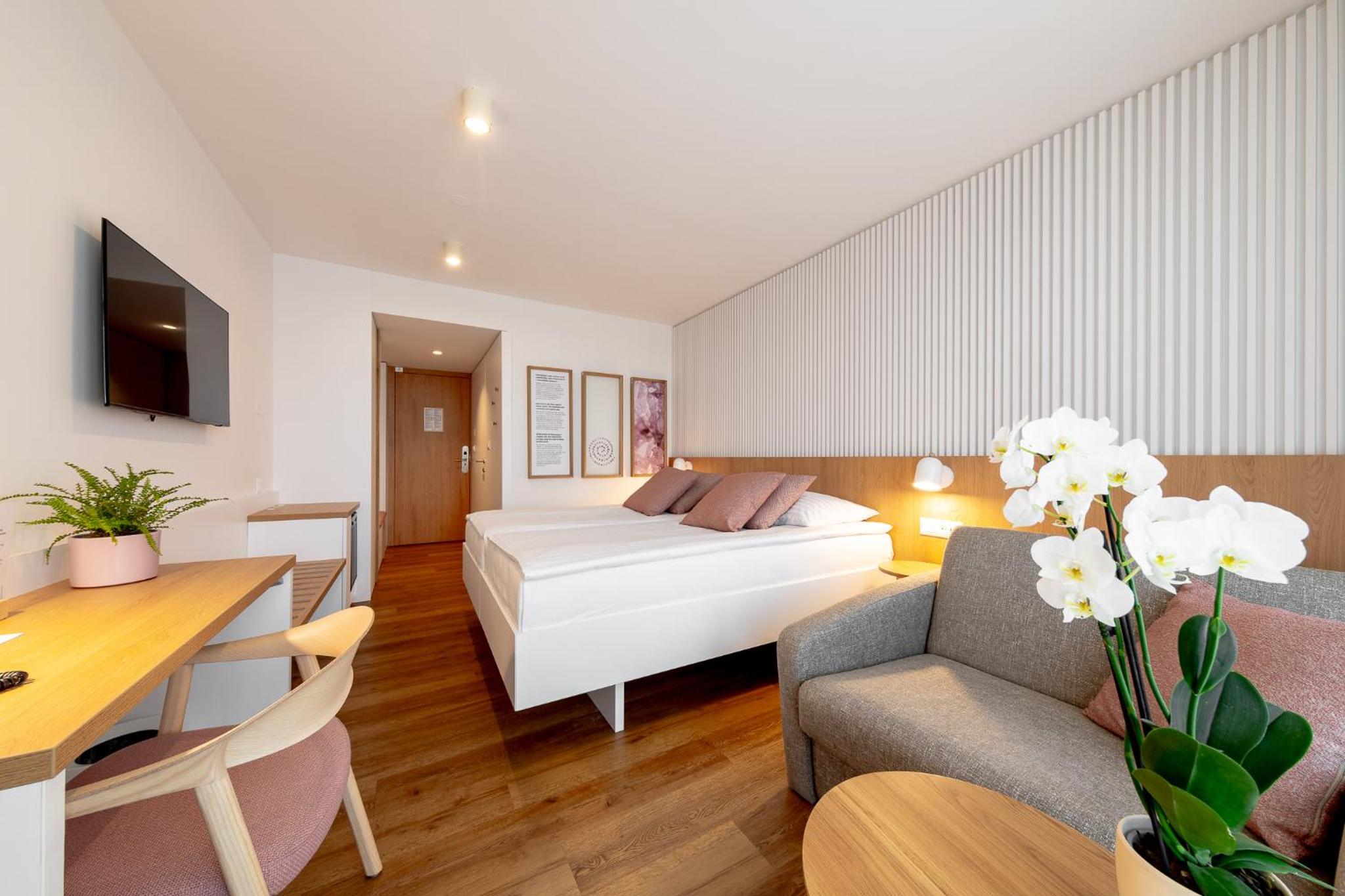 Deluxe Double Room with Extra Bed photo 2